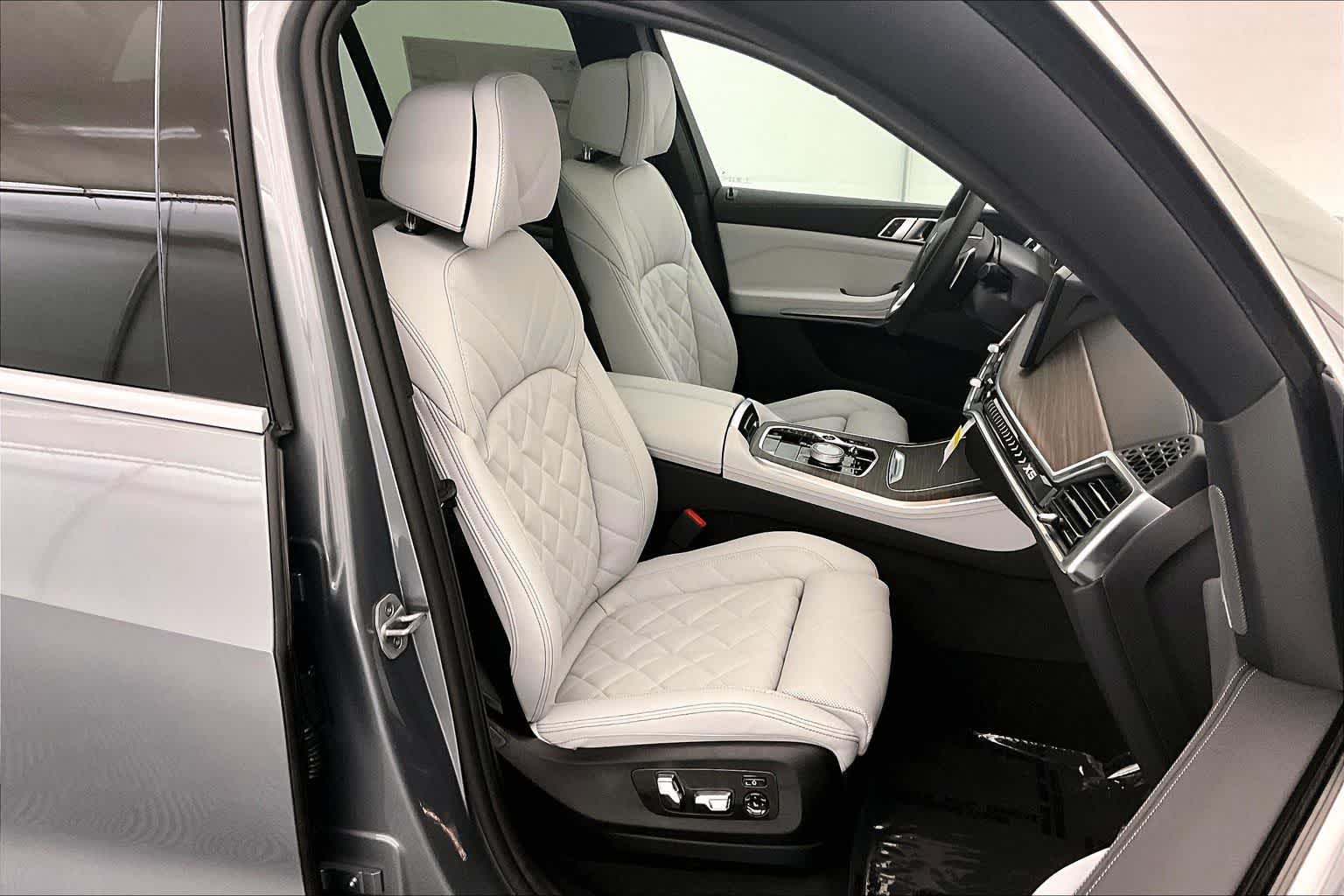 Thumbnail: 2026 BMW X5 - 14