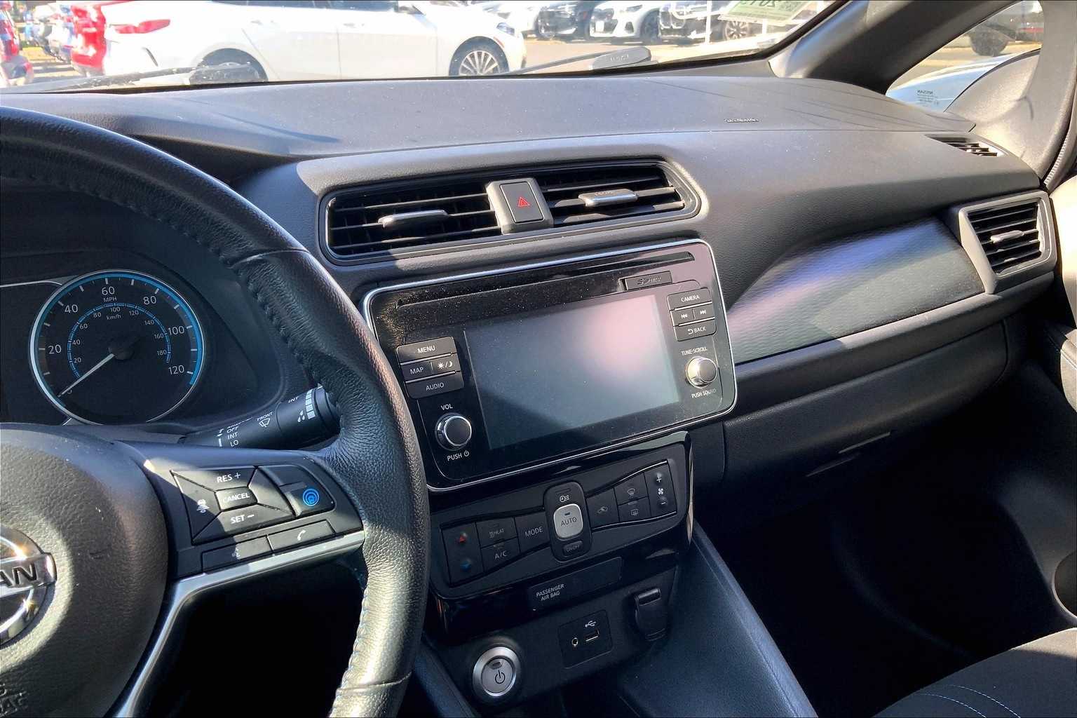 Thumbnail: 2019 Nissan Leaf - 16
