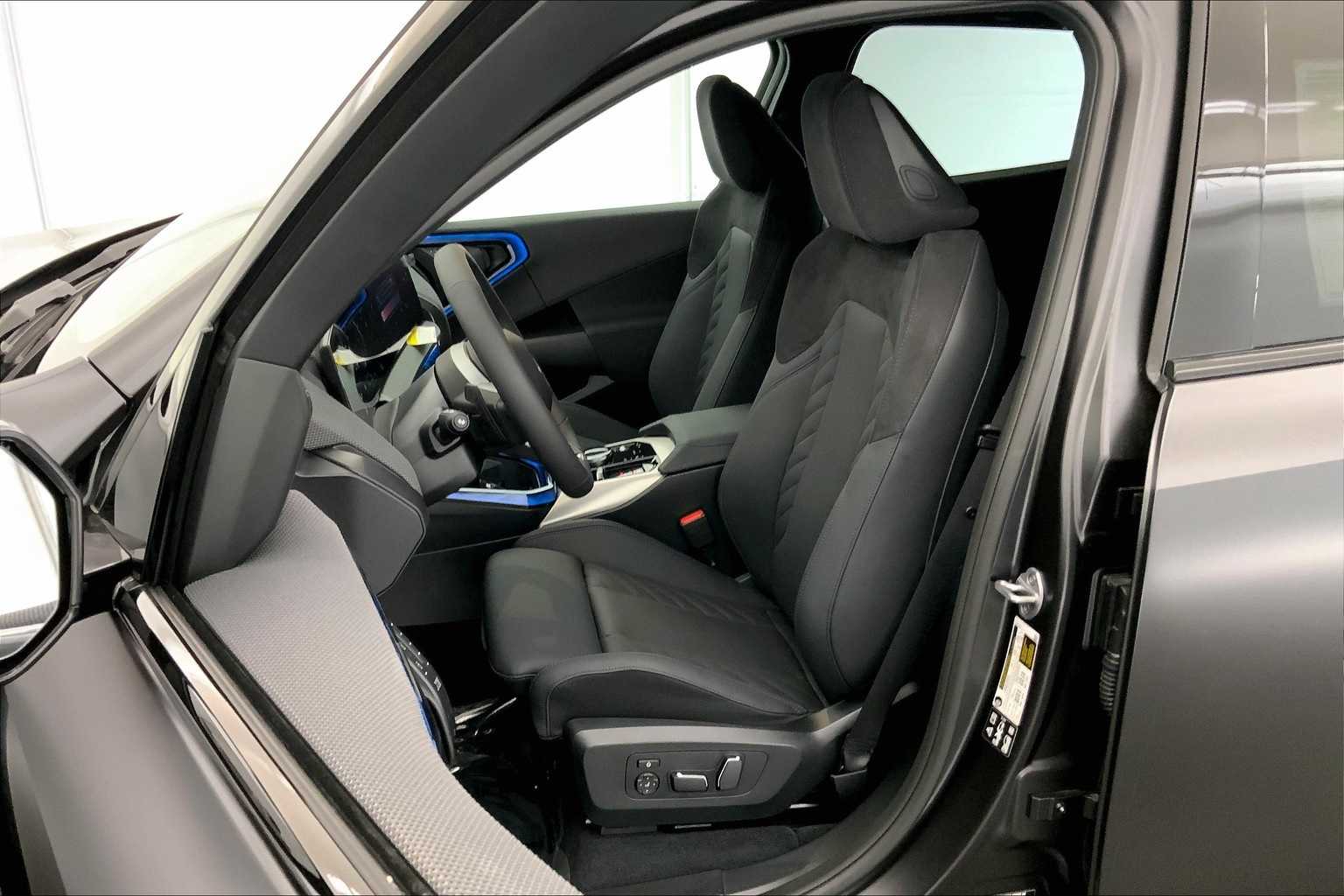 Thumbnail: 2025 BMW X3 - 11