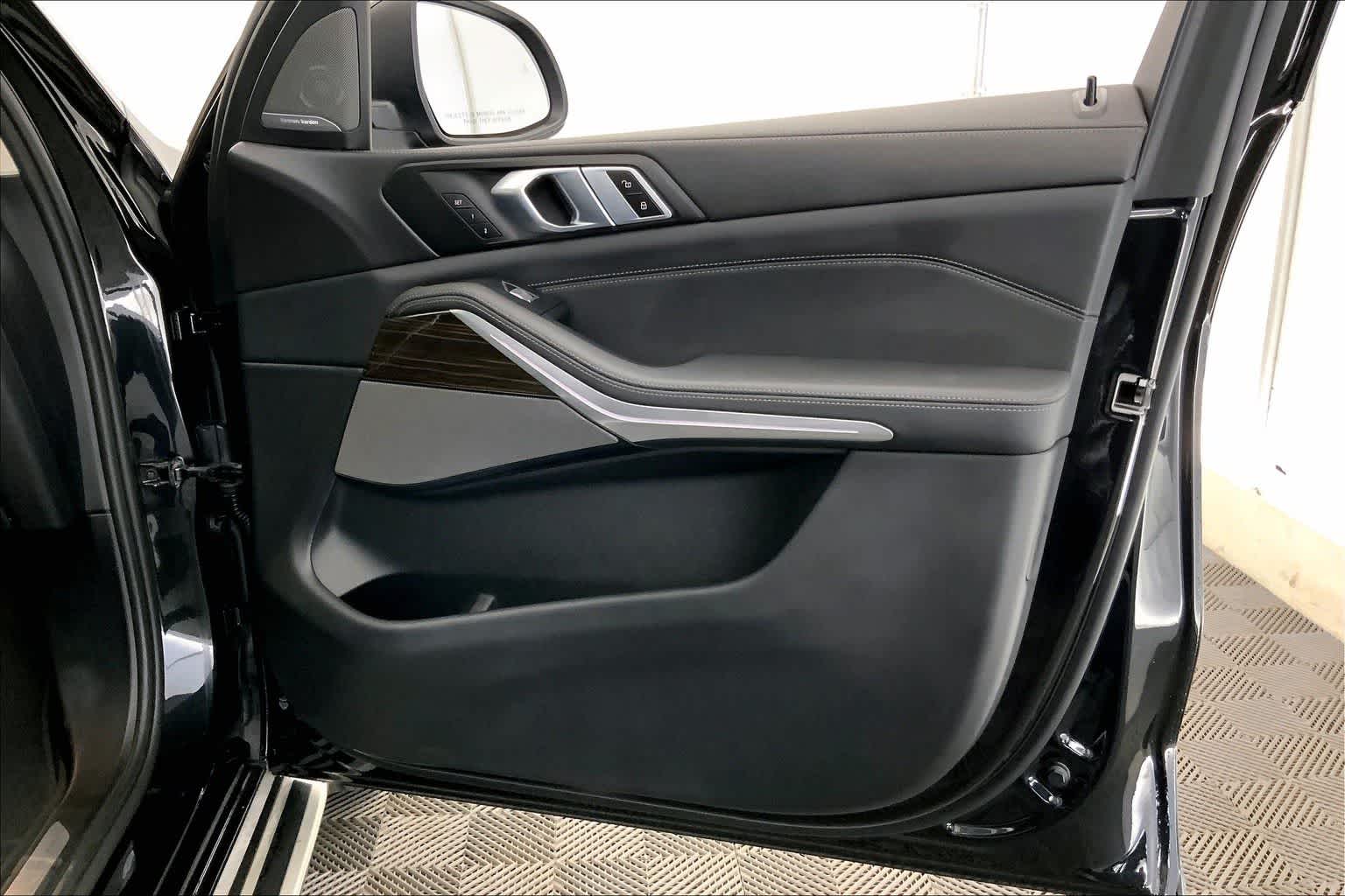 Thumbnail: 2024 BMW X7 - 28