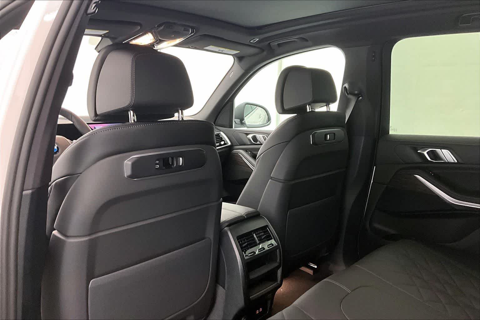 Thumbnail: 2026 BMW X5 - 12