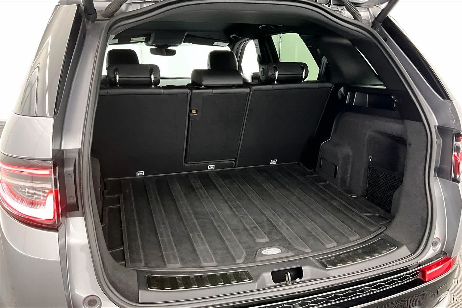 Thumbnail: 2022 Land Rover Discovery Sport - 18