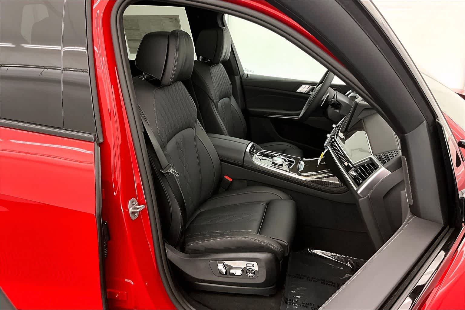 Thumbnail: 2026 BMW X7 - 14