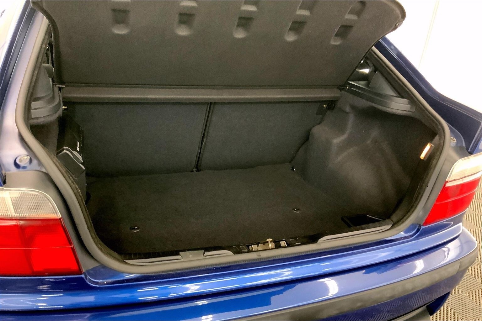 Thumbnail: 1999 BMW 3 Series - 17