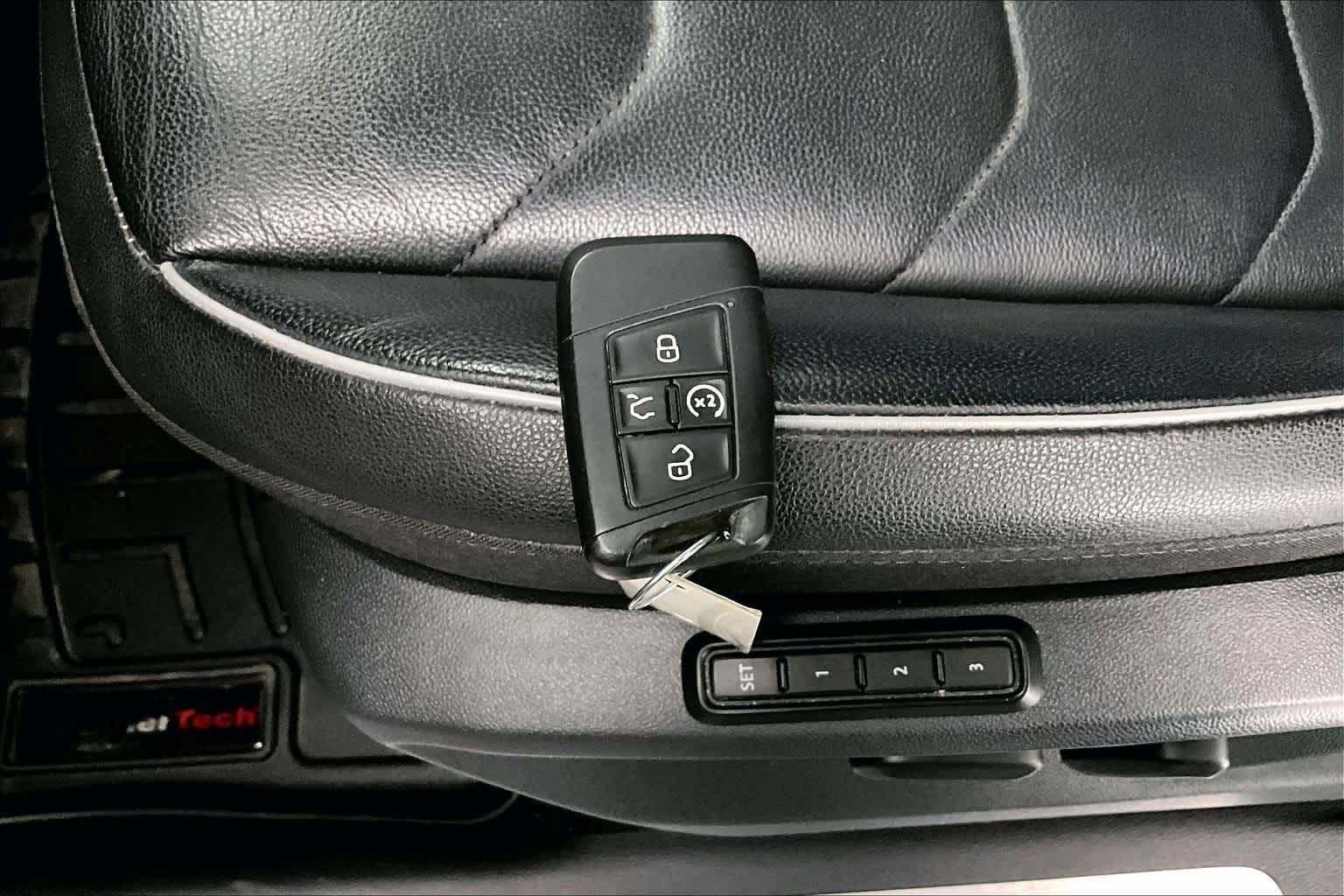 Thumbnail: 2020 Volkswagen Tiguan - 19