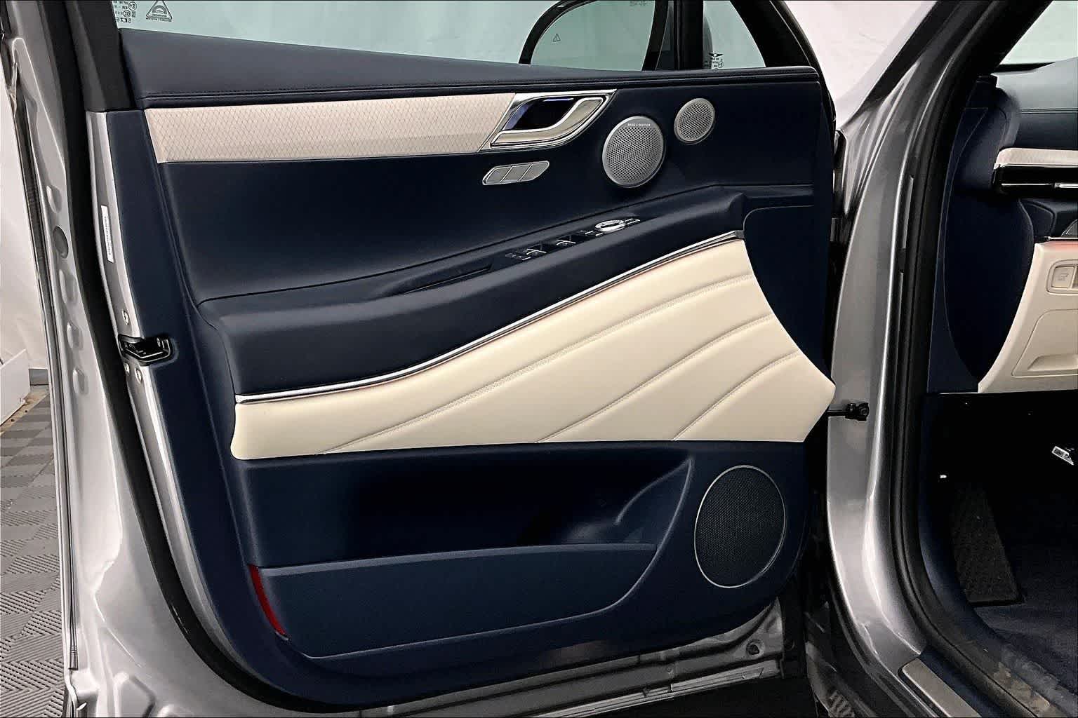 Thumbnail: 2025 Genesis GV80 - 27