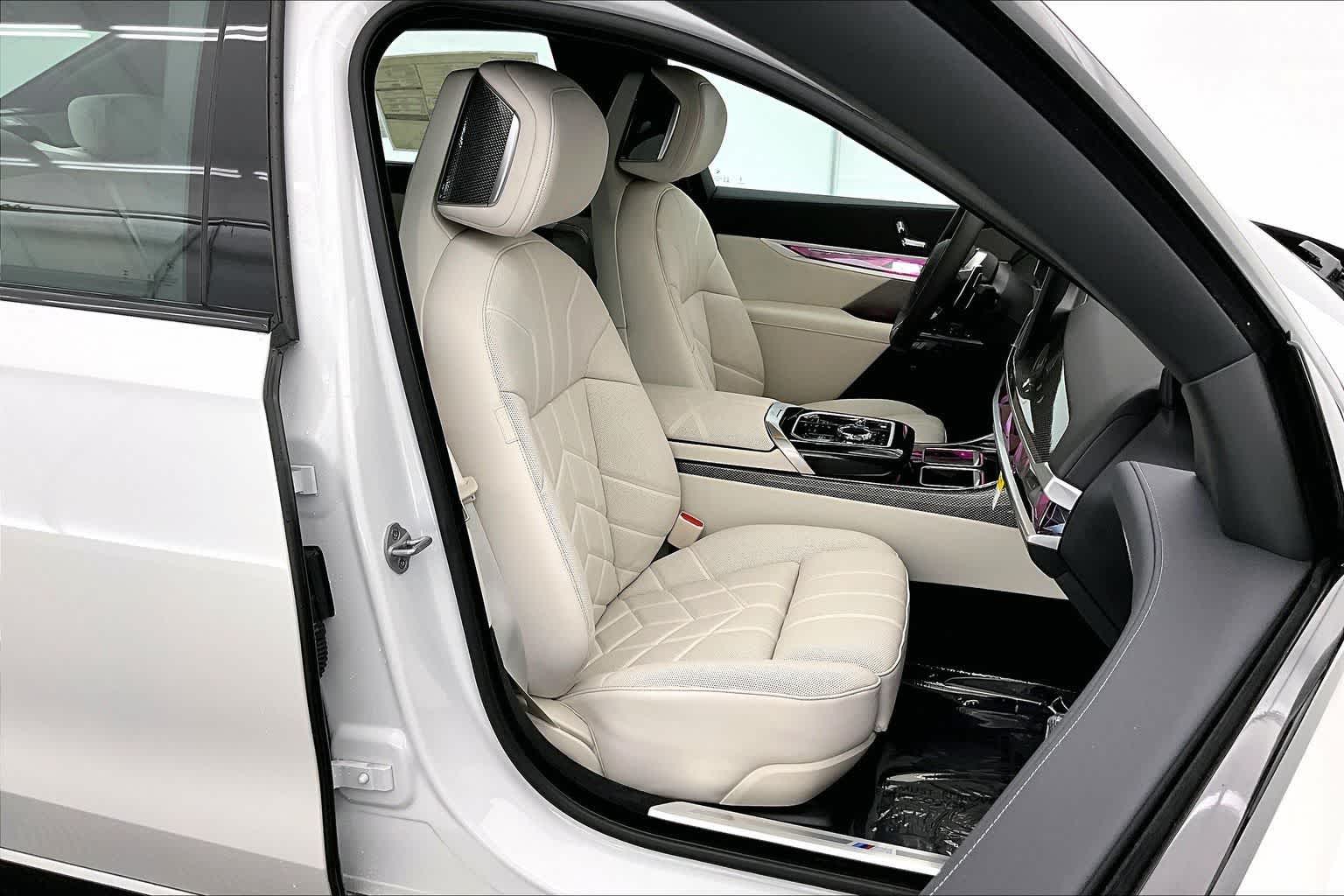 Thumbnail: 2025 BMW 7 Series - 14