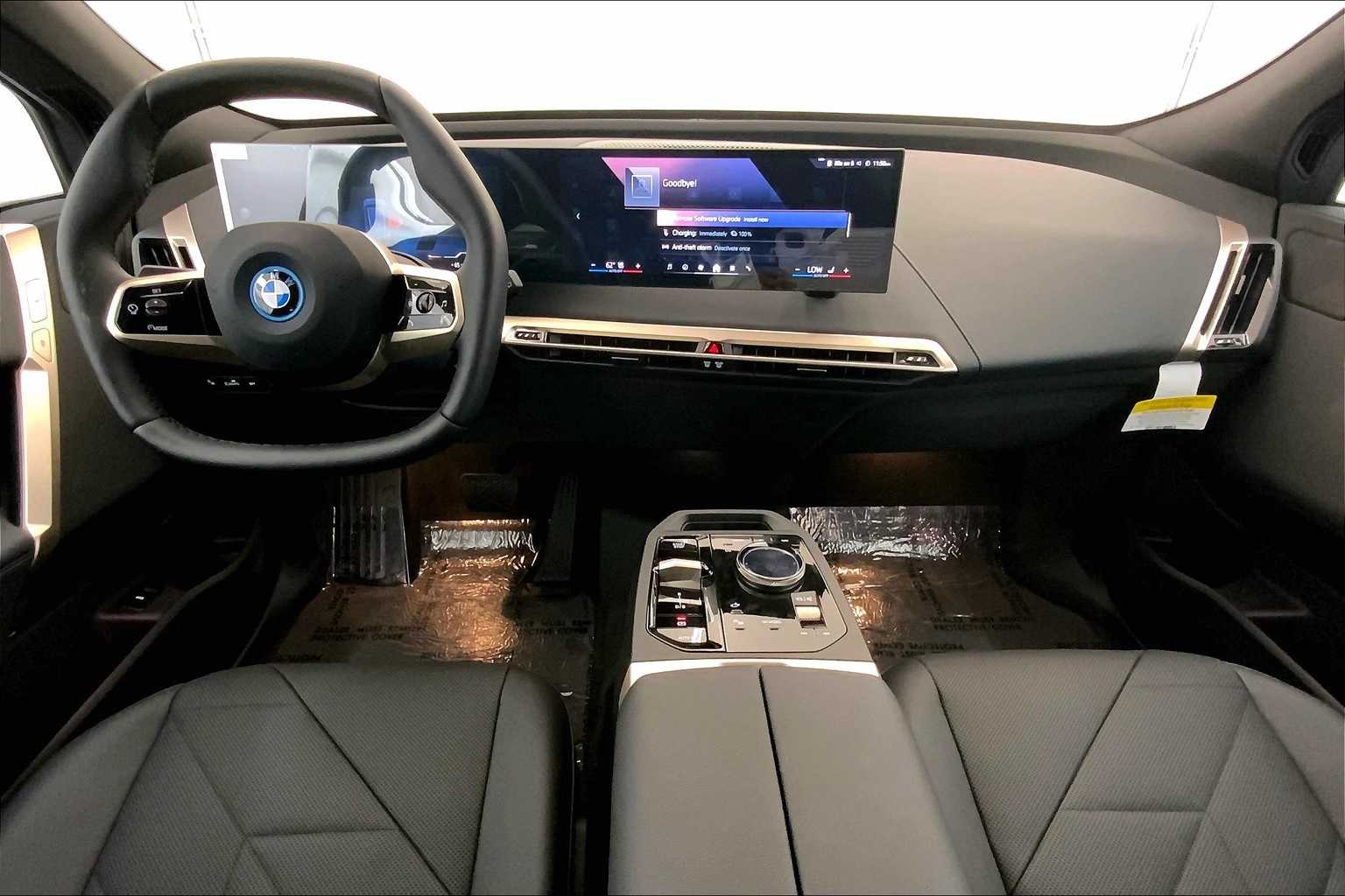 Thumbnail: 2025 BMW iX - 10