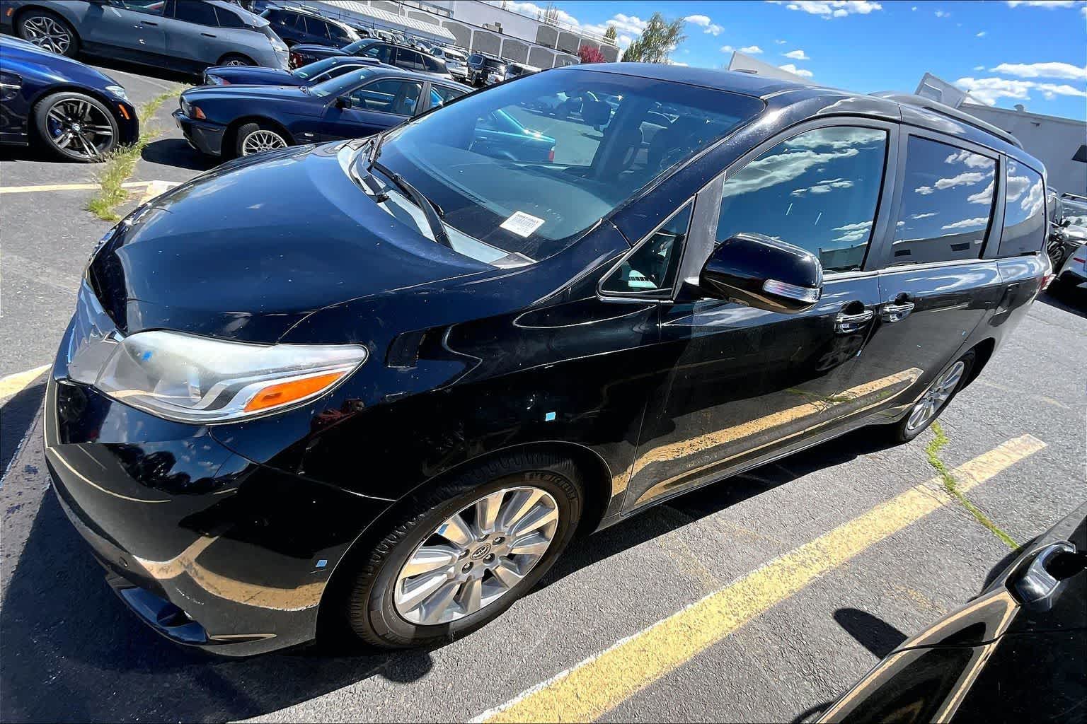 Thumbnail: 2015 Toyota Sienna - 3