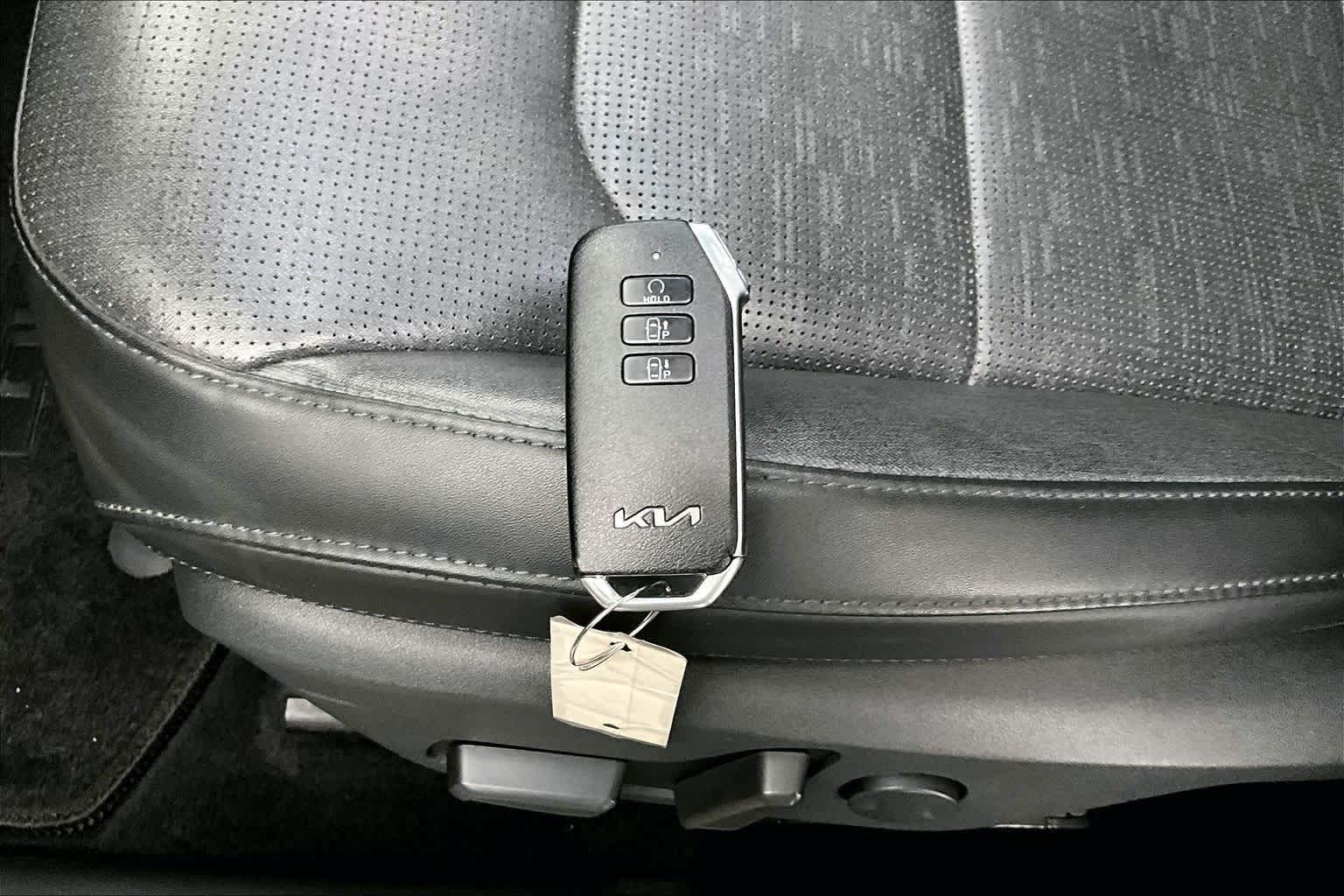 Thumbnail: 2023 Kia Niro - 19