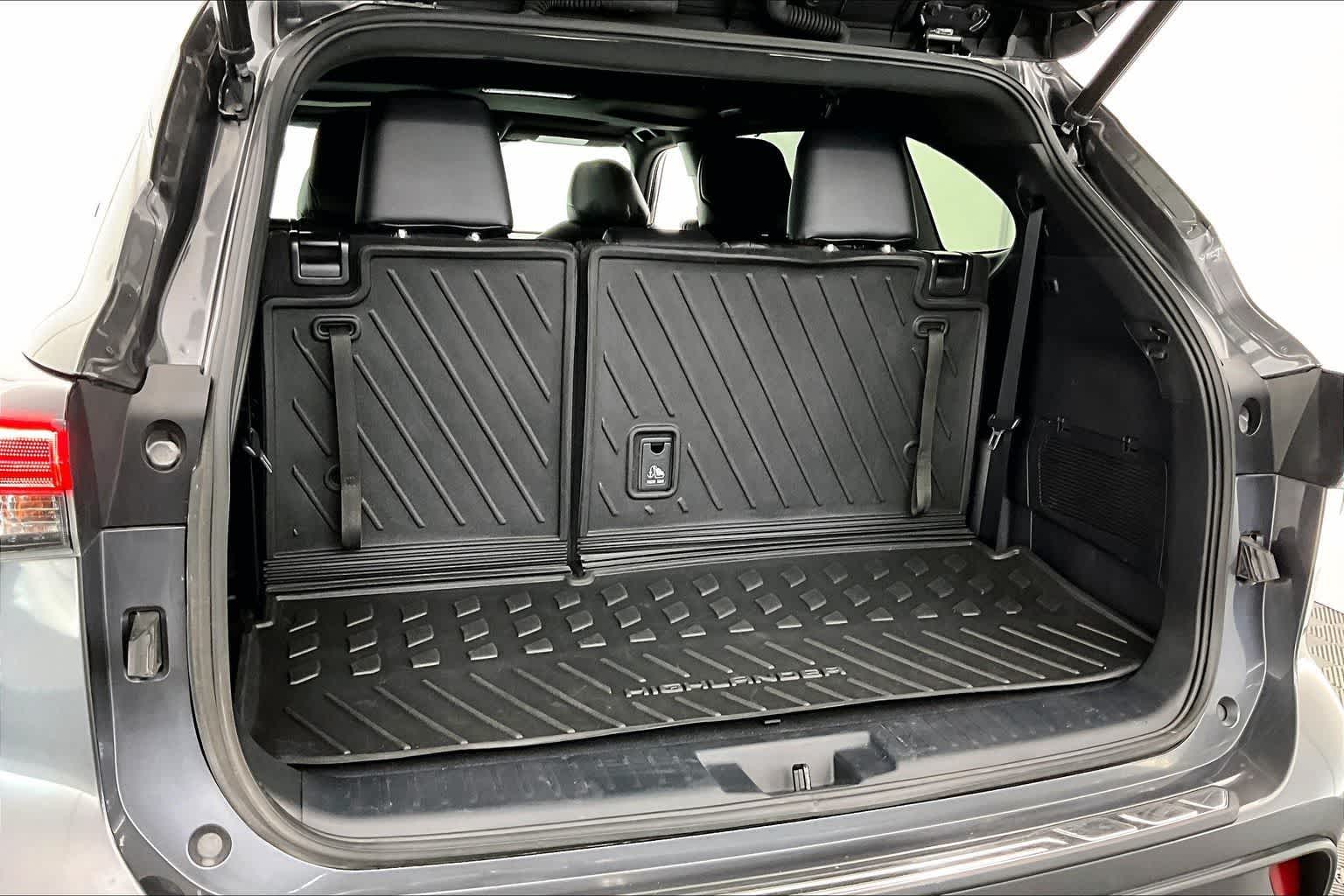 Thumbnail: 2021 Toyota Highlander - 18