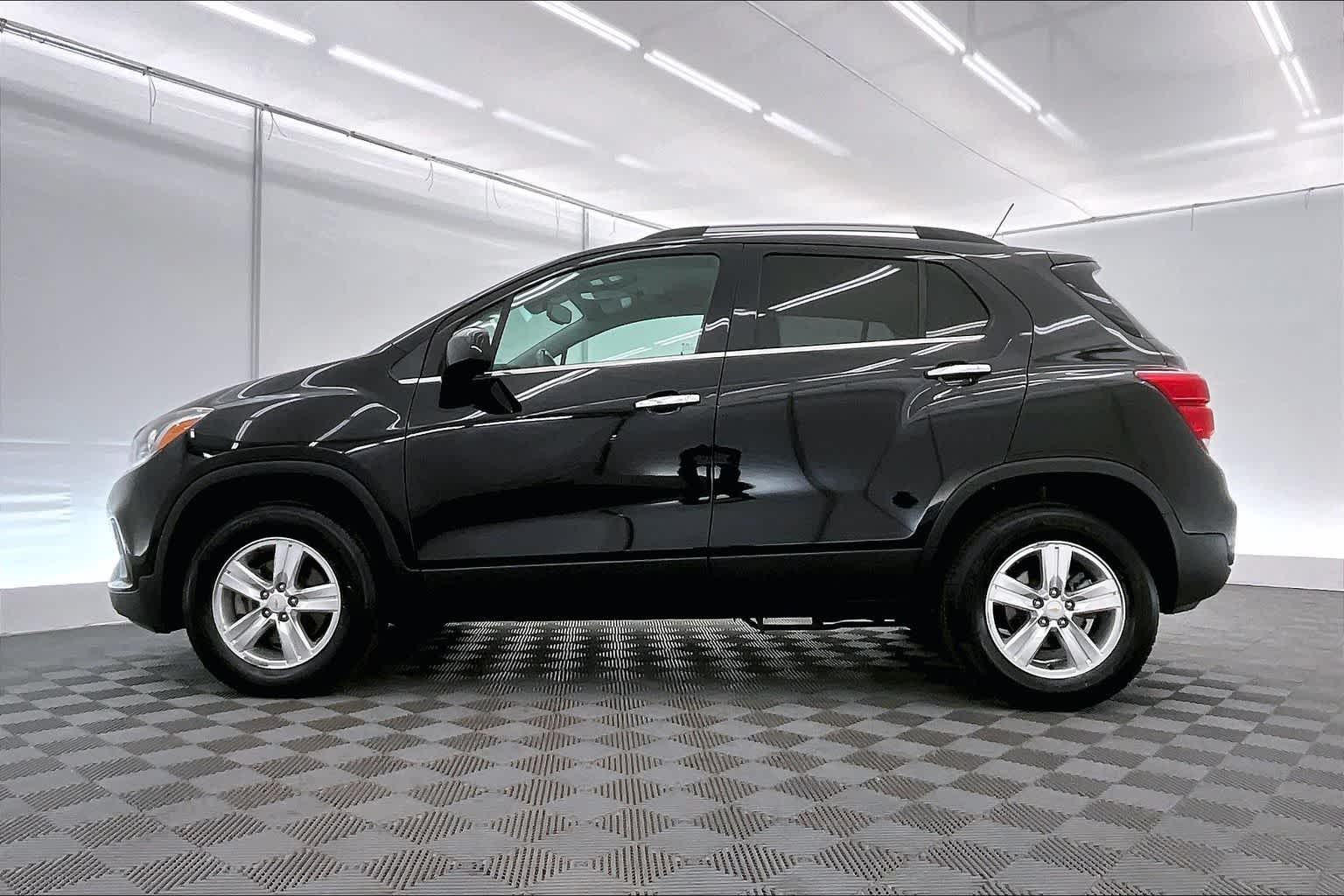 Thumbnail: 2020 Chevrolet Trax - 3