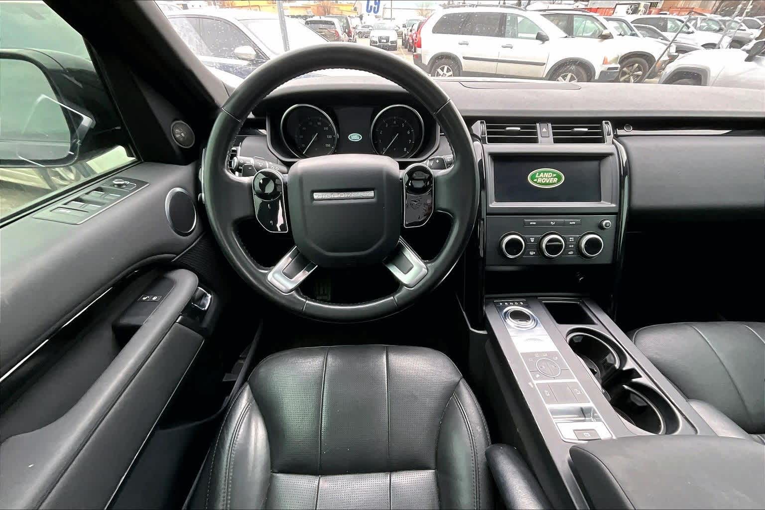 Thumbnail: 2019 Land Rover Discovery - 15