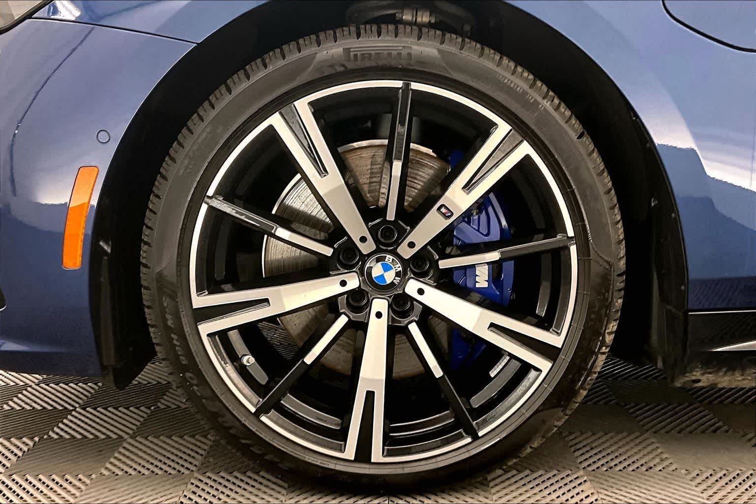 Thumbnail: 2026 BMW 5 Series - 8