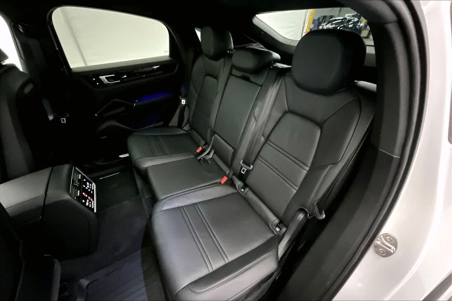 Thumbnail: 2021 Porsche Cayenne - 29