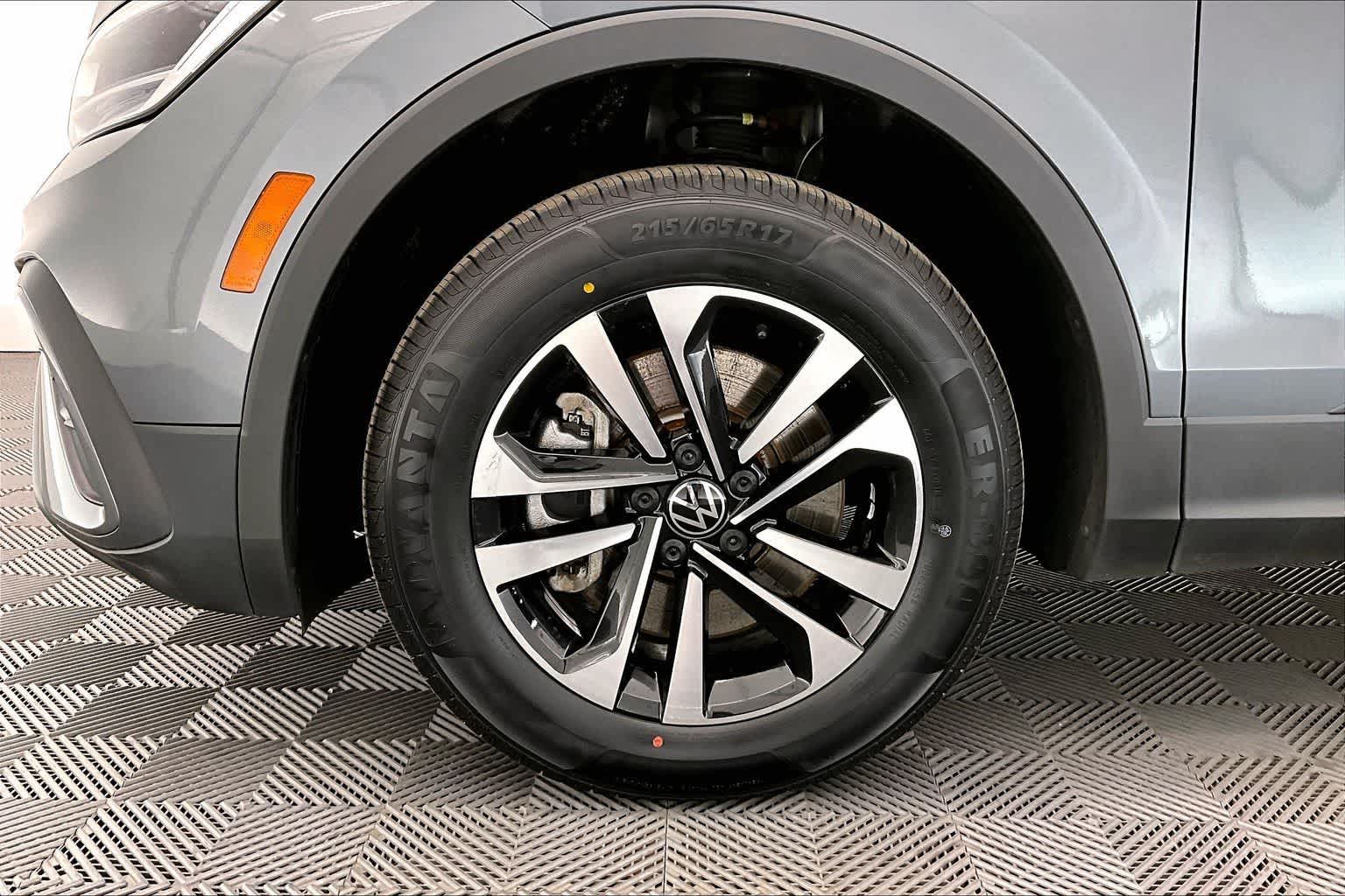 Thumbnail: 2024 Volkswagen Tiguan - 8