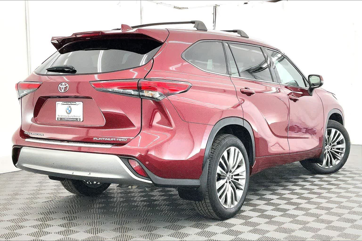 Thumbnail: 2022 Toyota Highlander - 22