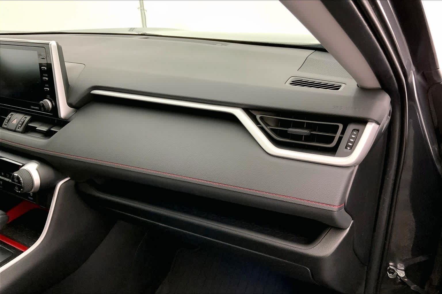 Thumbnail: 2021 Toyota RAV4 - 23