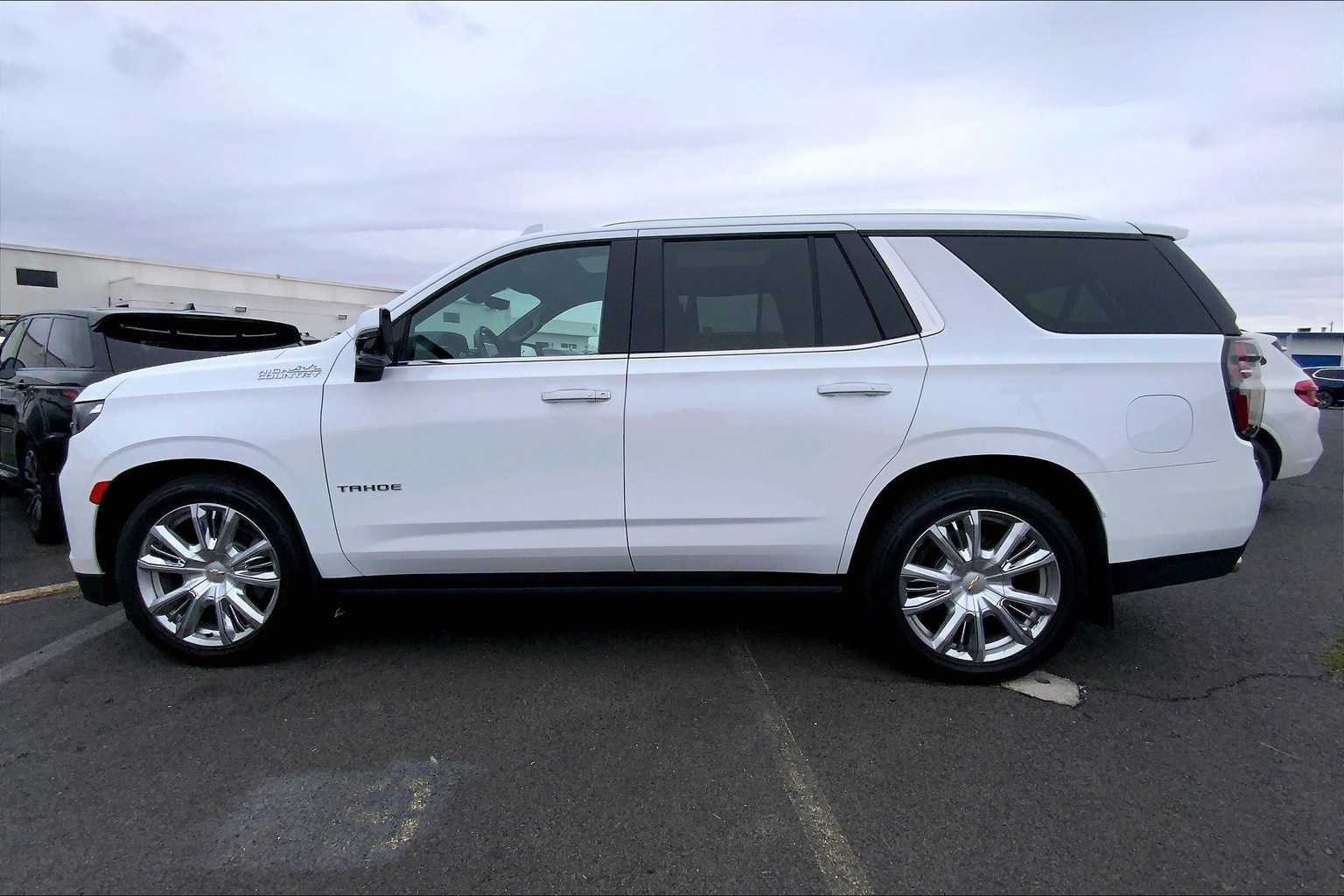 Thumbnail: 2022 Chevrolet Tahoe - 3