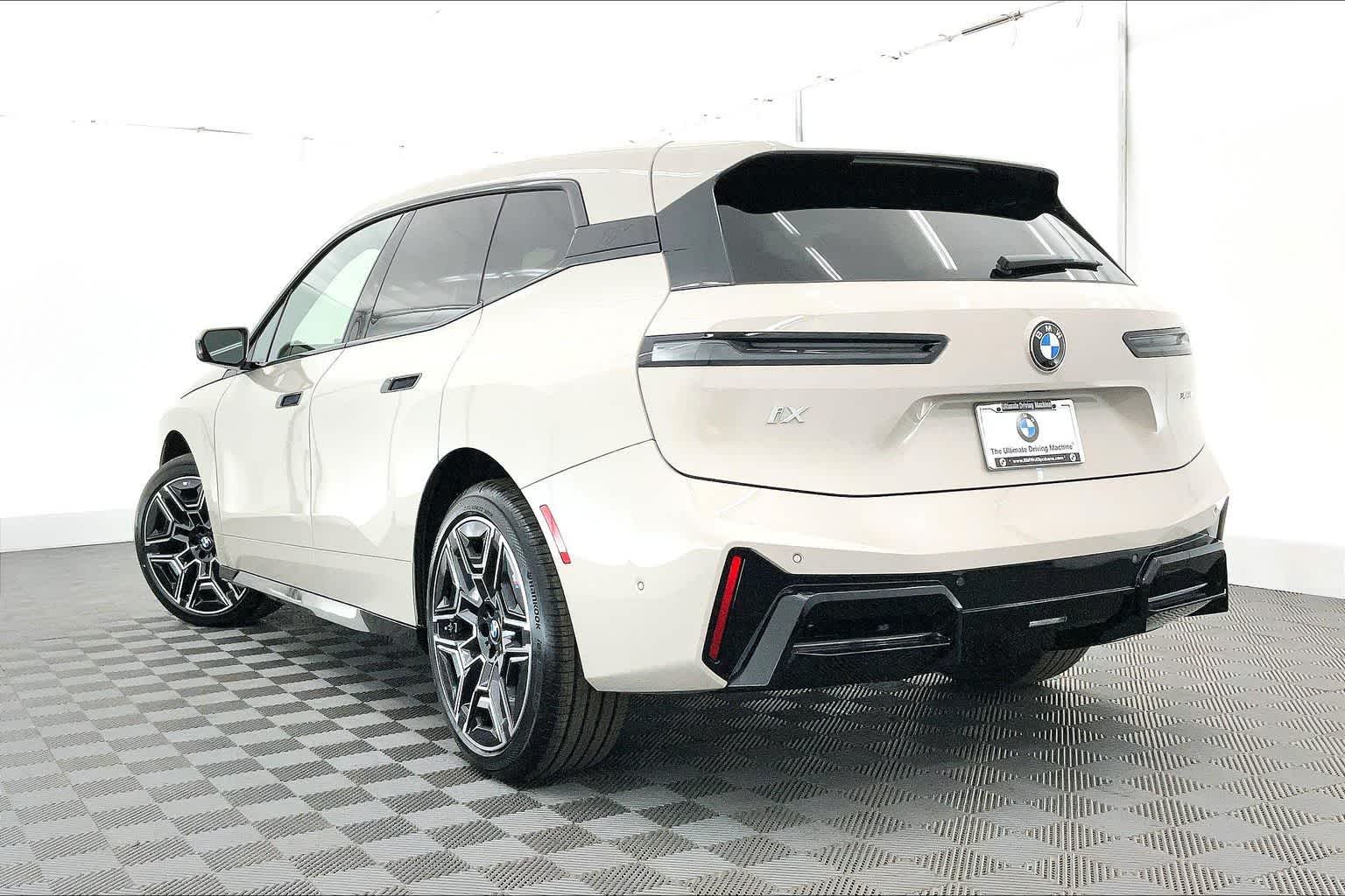 Thumbnail: 2026 BMW iX - 4