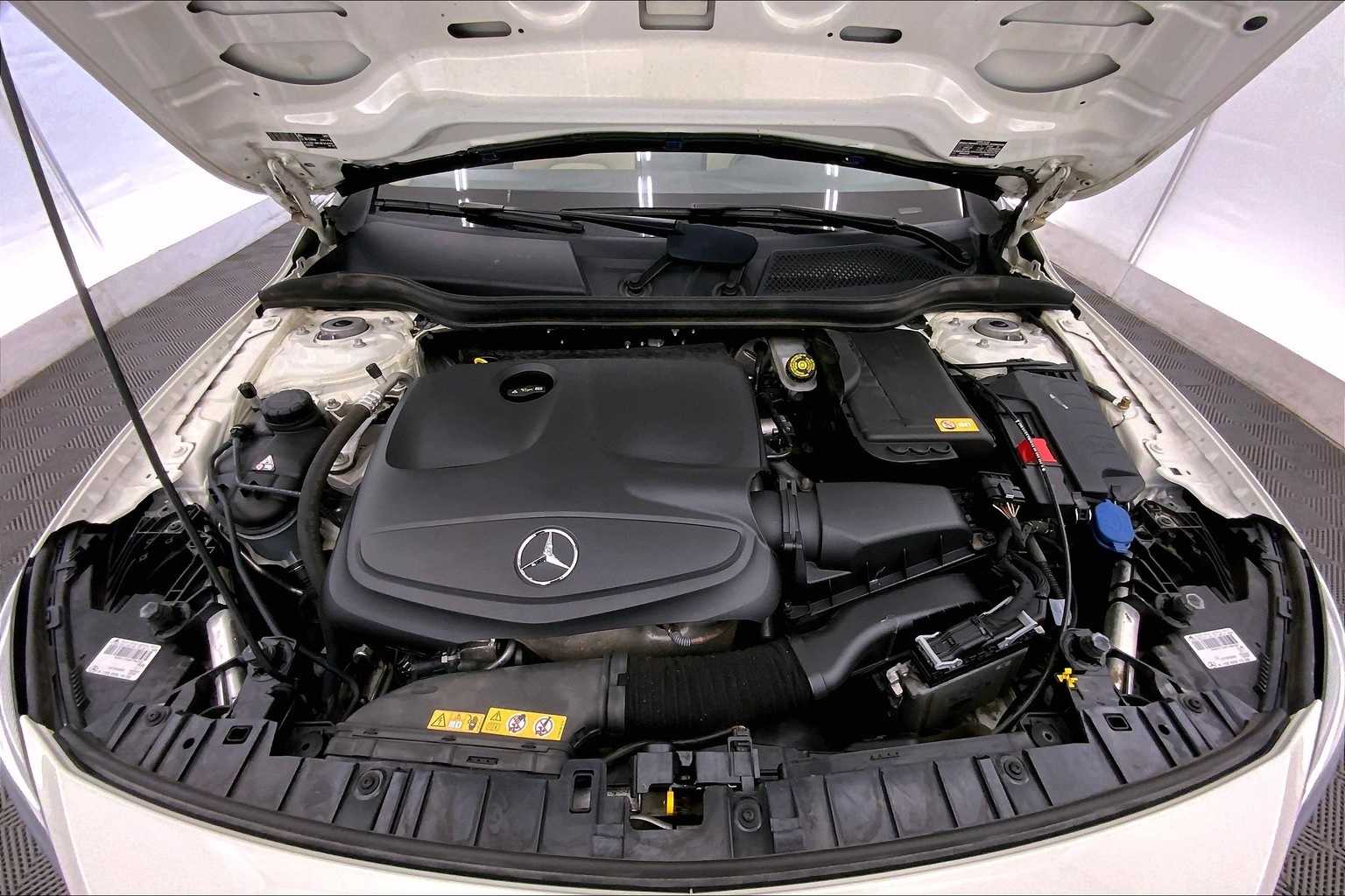 Thumbnail: 2015 Mercedes-Benz GLA - 9