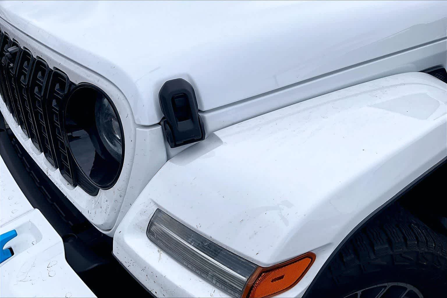 Thumbnail: 2024 Jeep Wrangler - 16