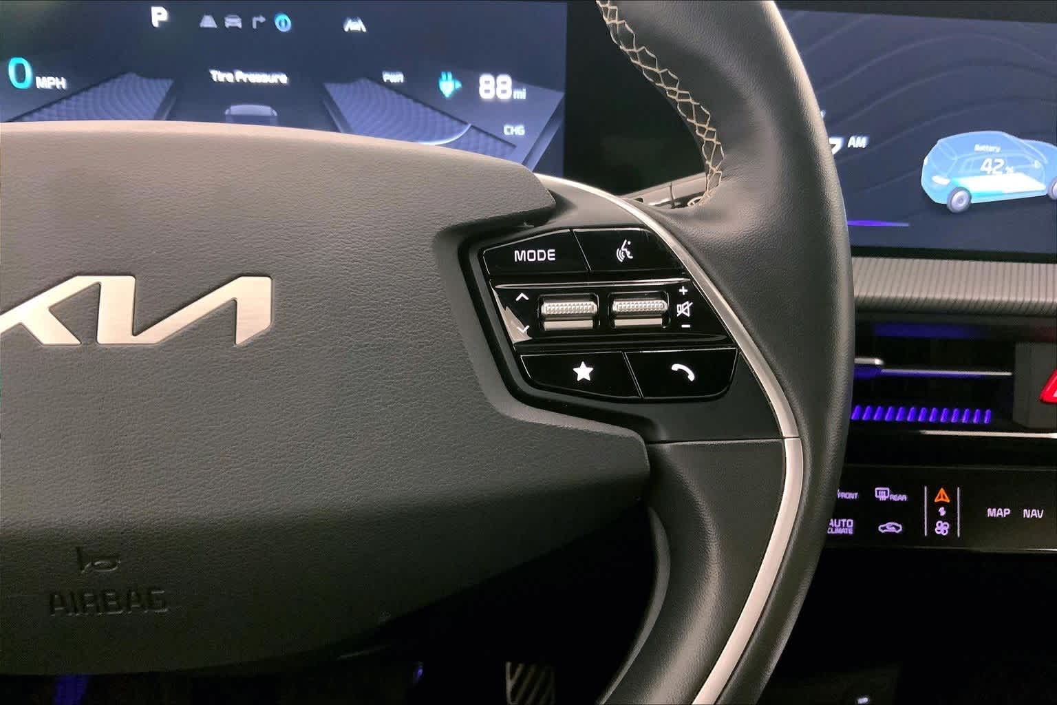 Thumbnail: 2023 Kia EV6 - 25