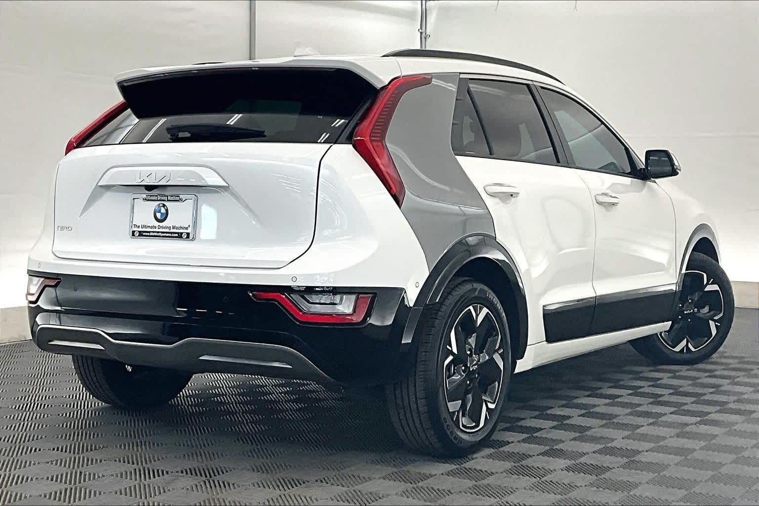 Thumbnail: 2023 Kia Niro - 22