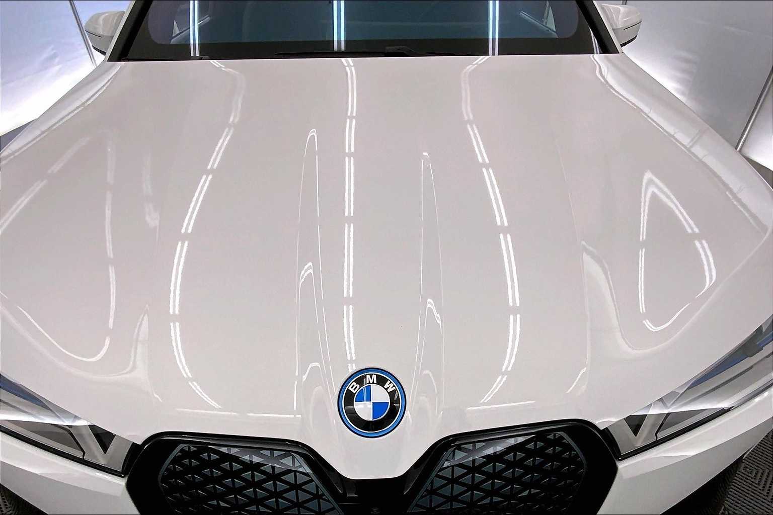 Thumbnail: 2024 BMW iX - 9