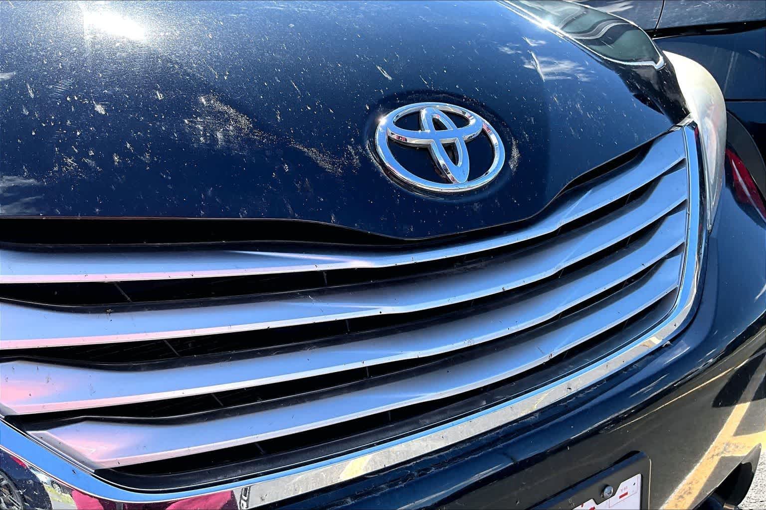 Thumbnail: 2015 Toyota Sienna - 17
