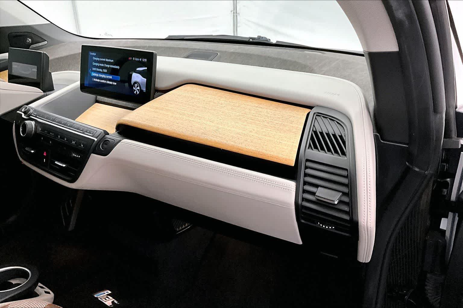 Thumbnail: 2019 BMW i3 - 23