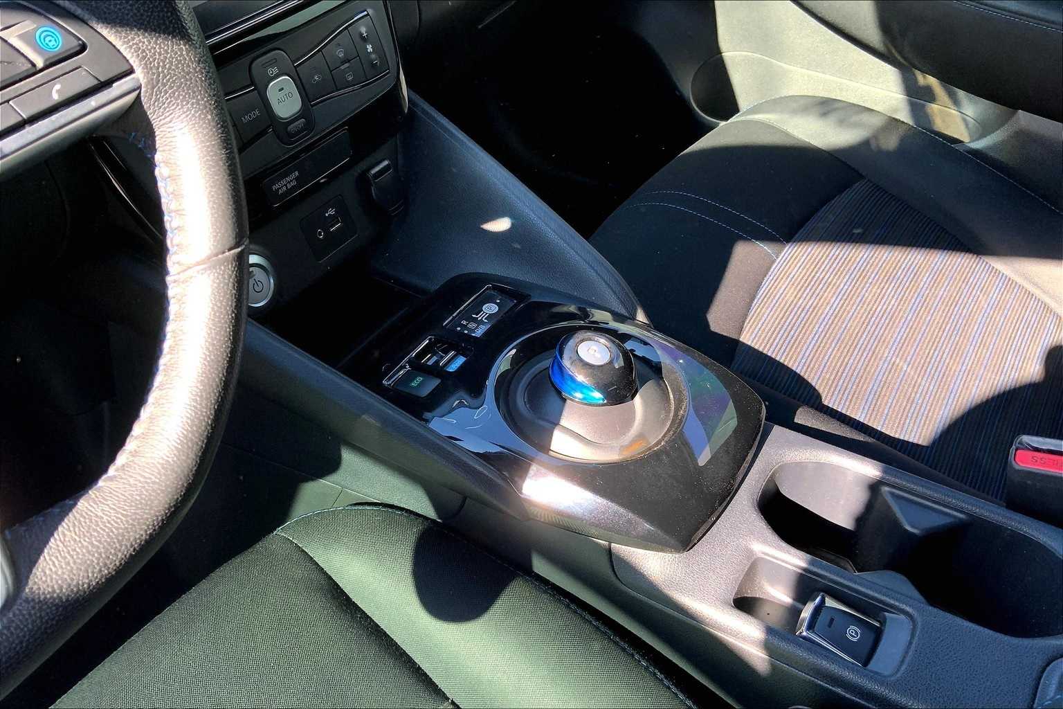 Thumbnail: 2019 Nissan Leaf - 17