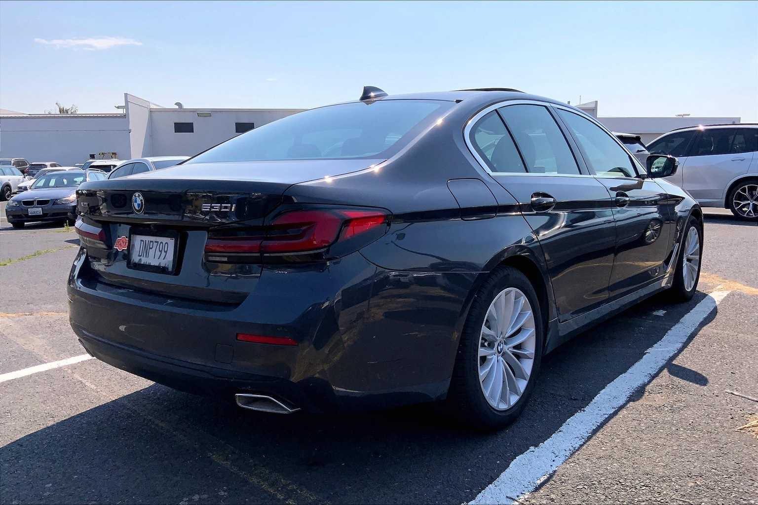 Thumbnail: 2023 BMW 5 Series - 18