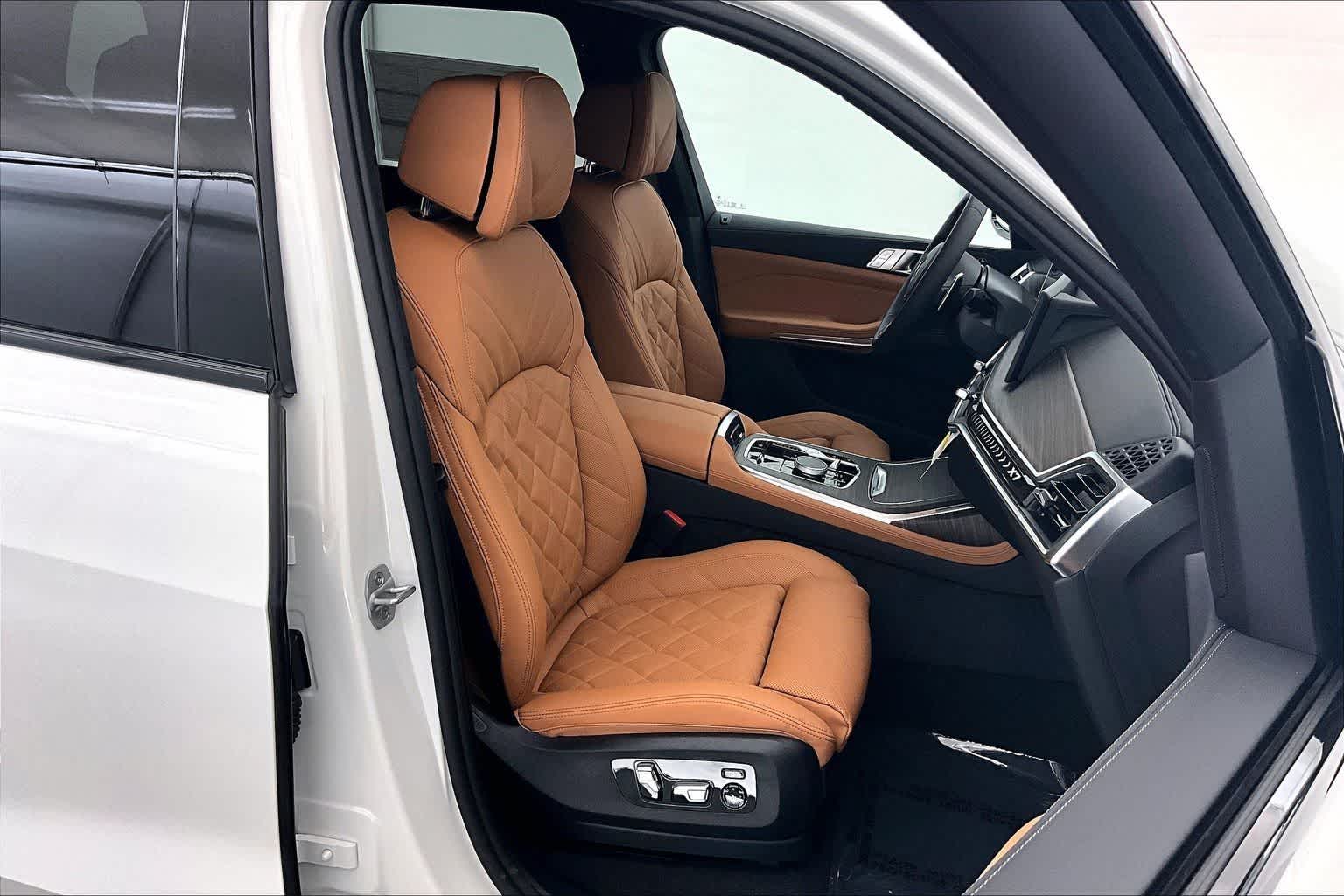 Thumbnail: 2026 BMW X7 - 14