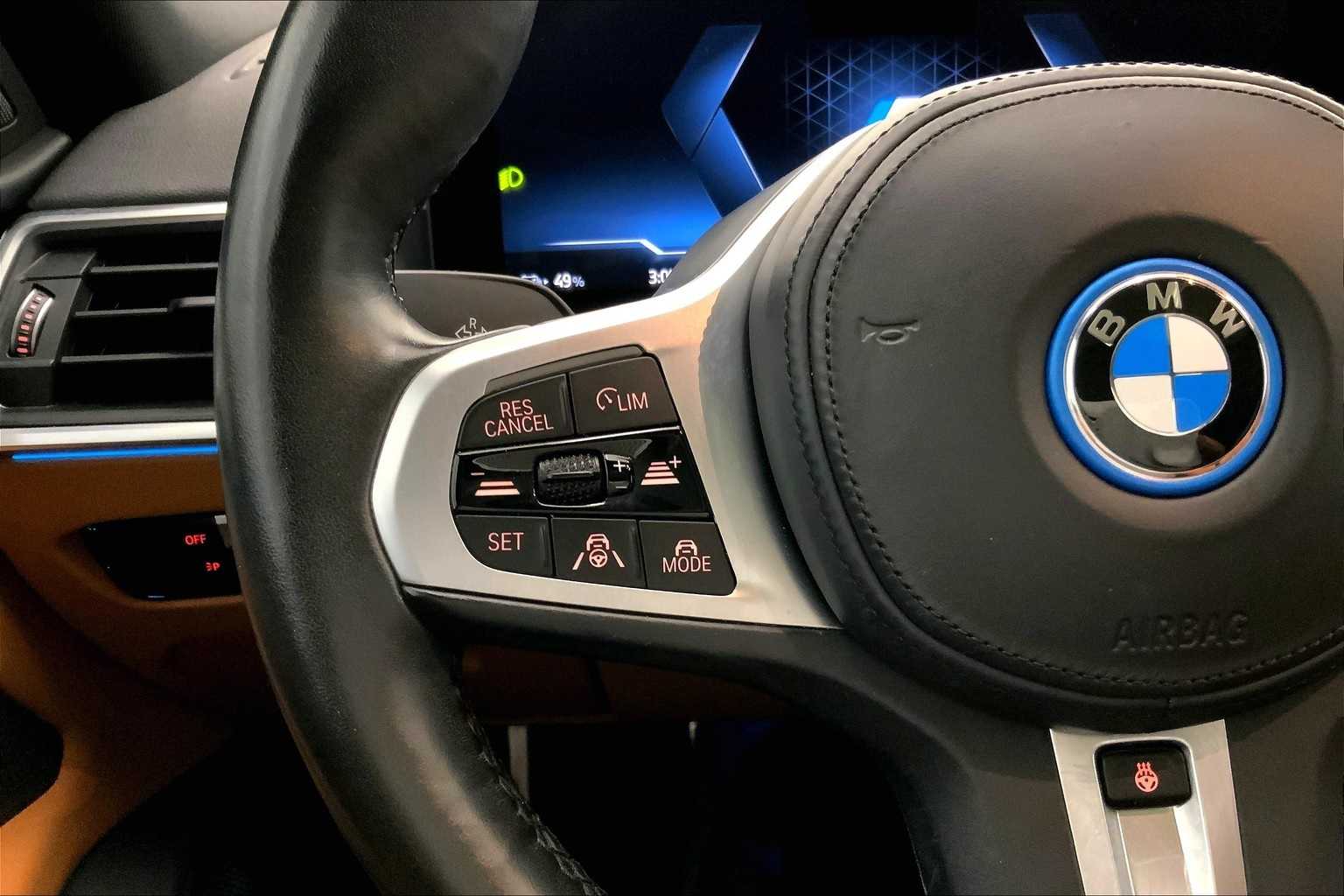 Thumbnail: 2022 BMW i4 - 25