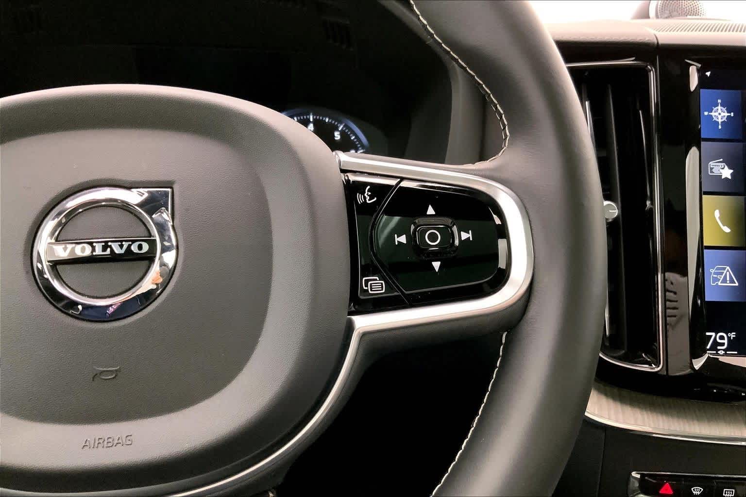 Thumbnail: 2020 Volvo XC60 - 25