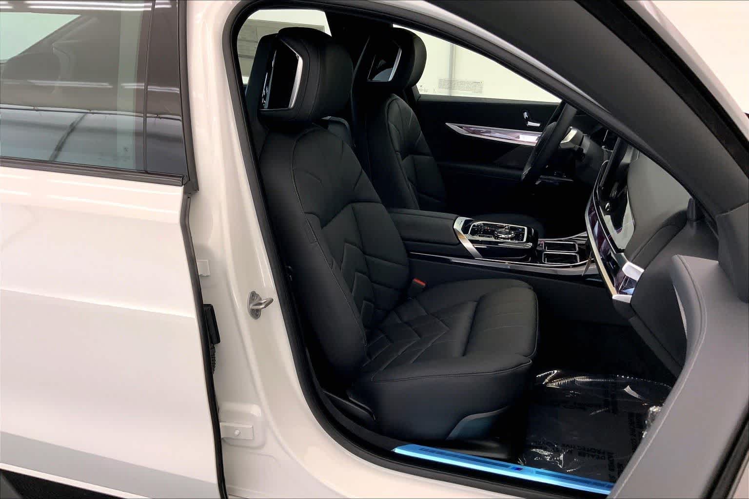 Thumbnail: 2026 BMW i7 - 14