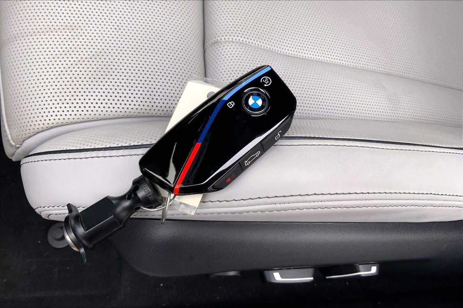 Thumbnail: 2026 BMW M5 - 20