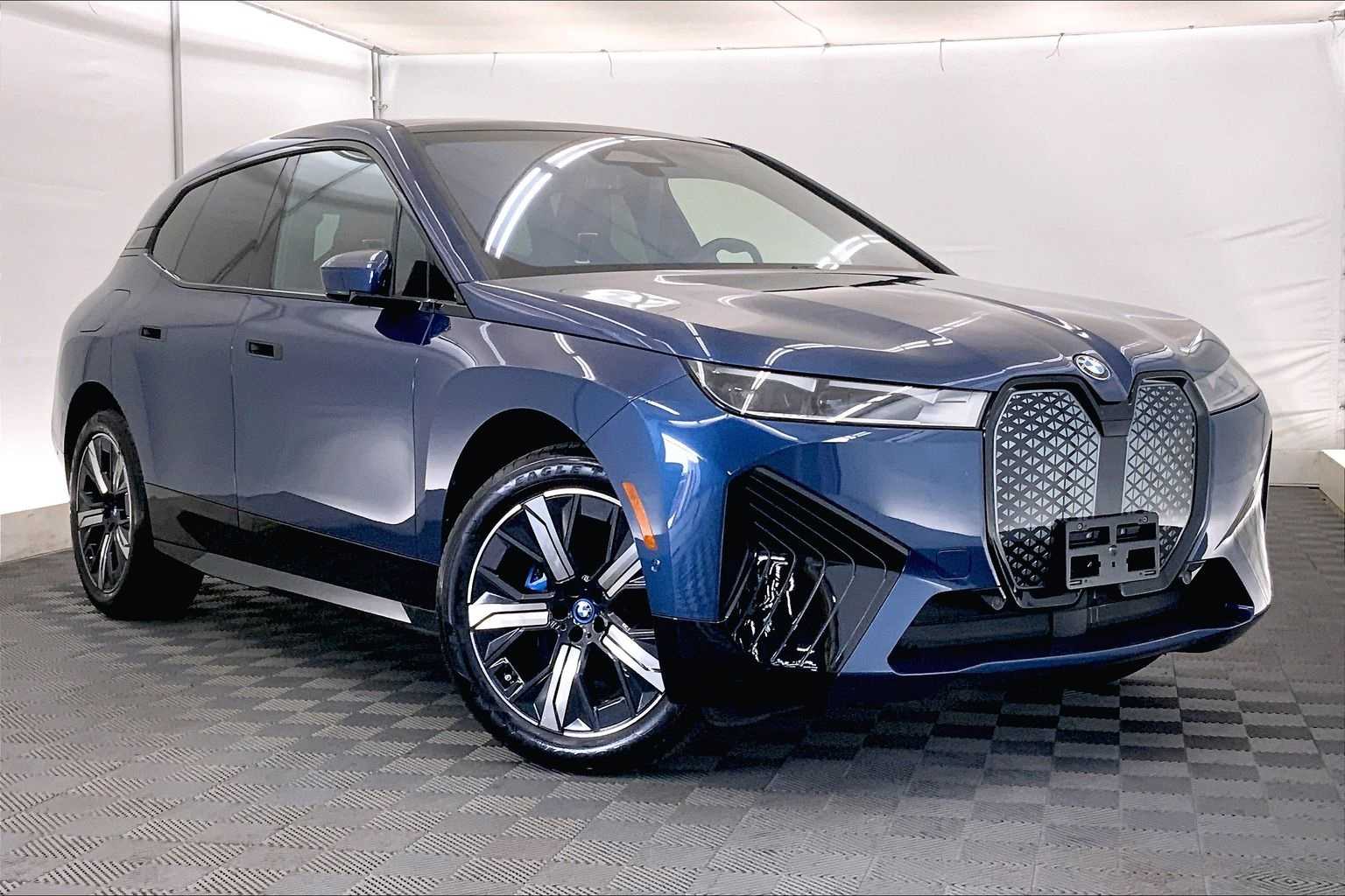 Thumbnail: 2023 BMW iX - 21