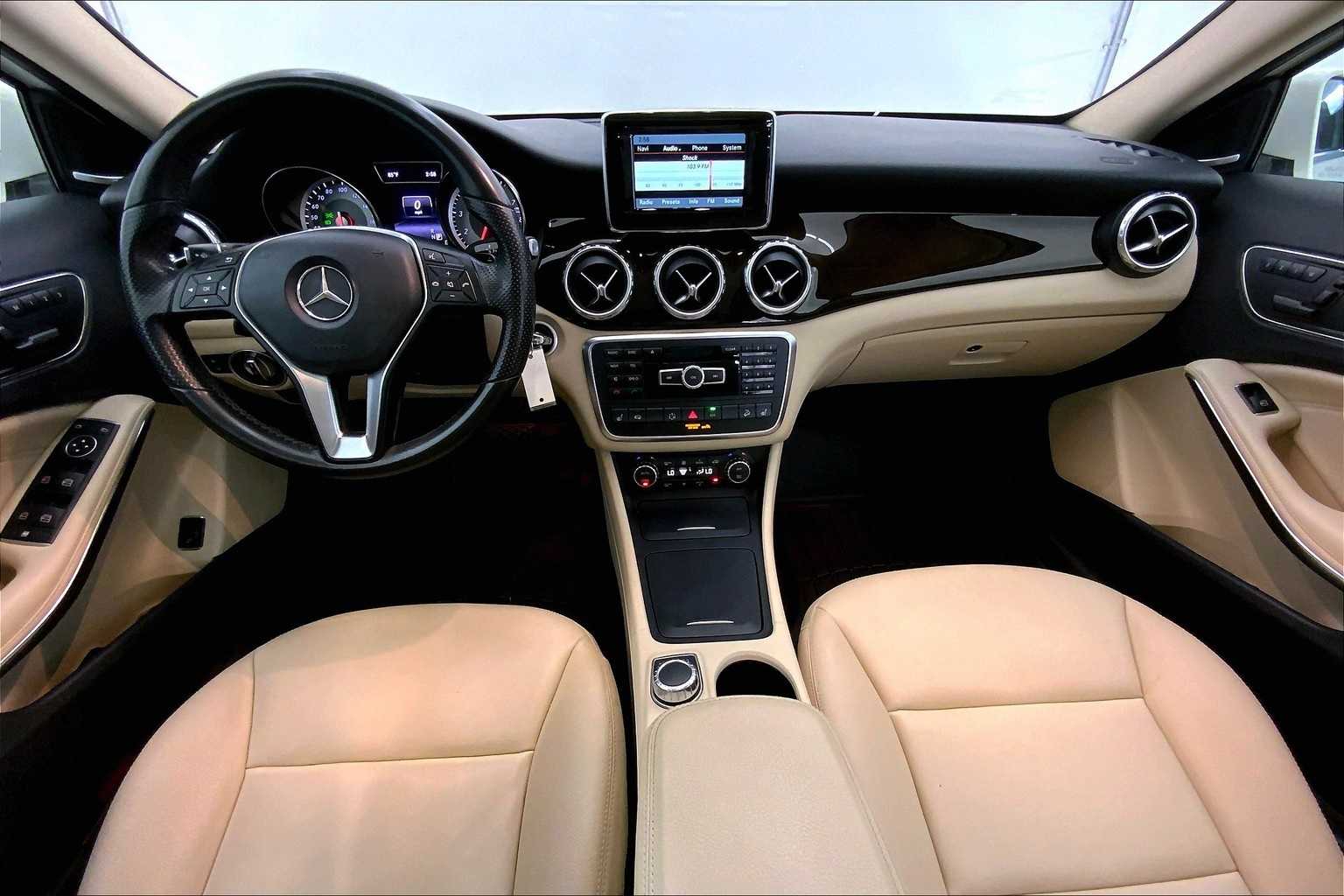 Thumbnail: 2015 Mercedes-Benz GLA - 10