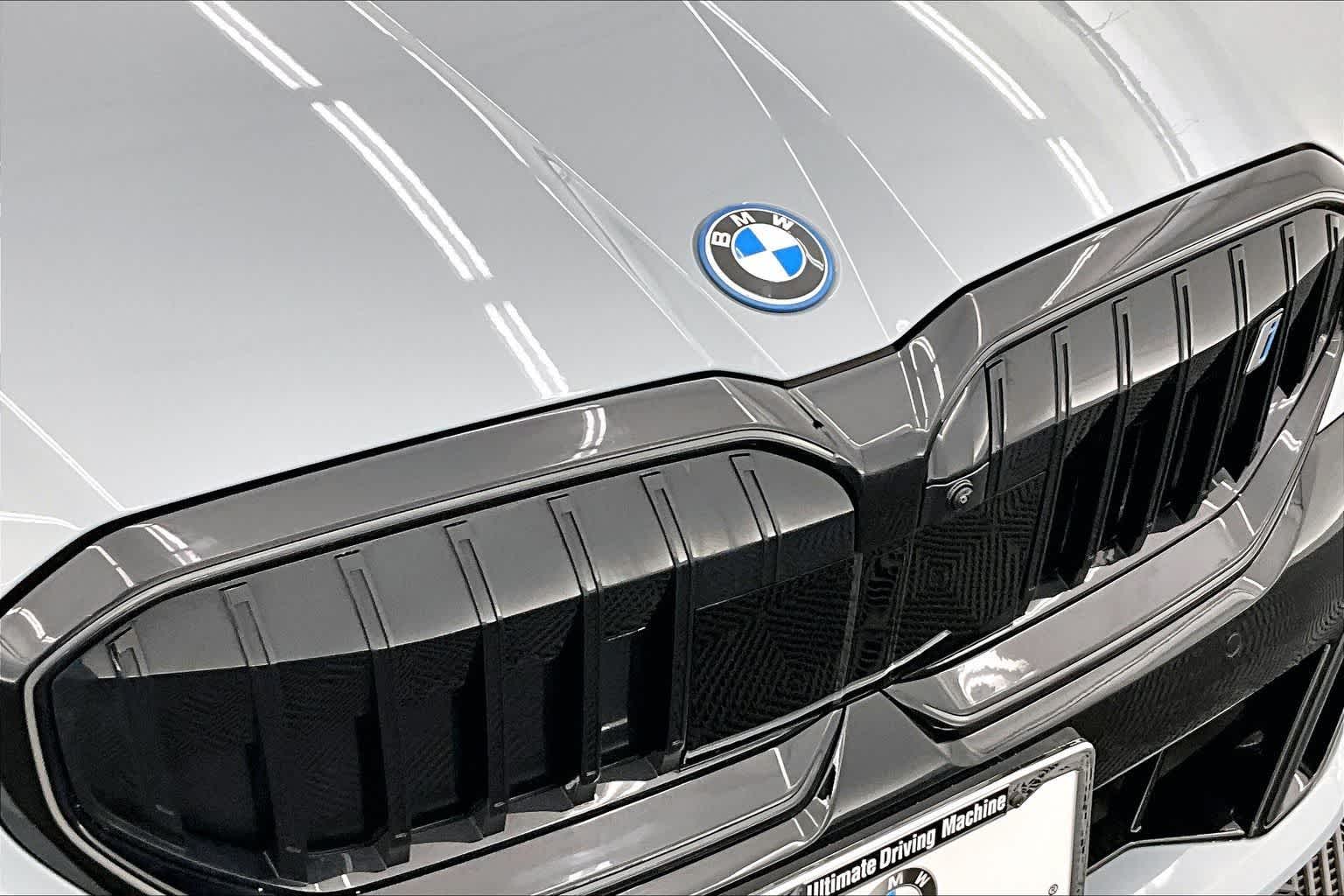 Thumbnail: 2026 BMW i5 - 33