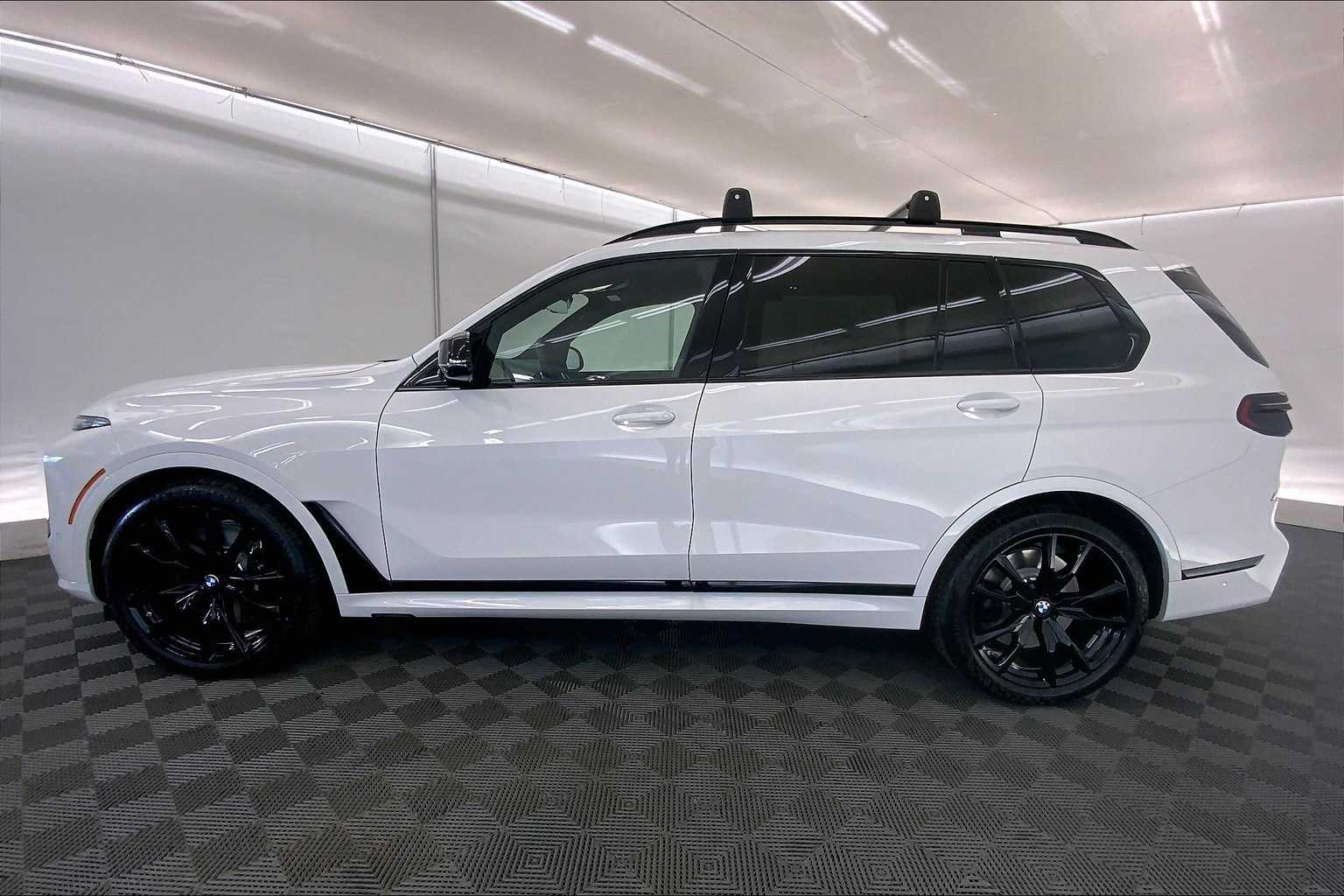 Thumbnail: 2026 BMW X7 - 3
