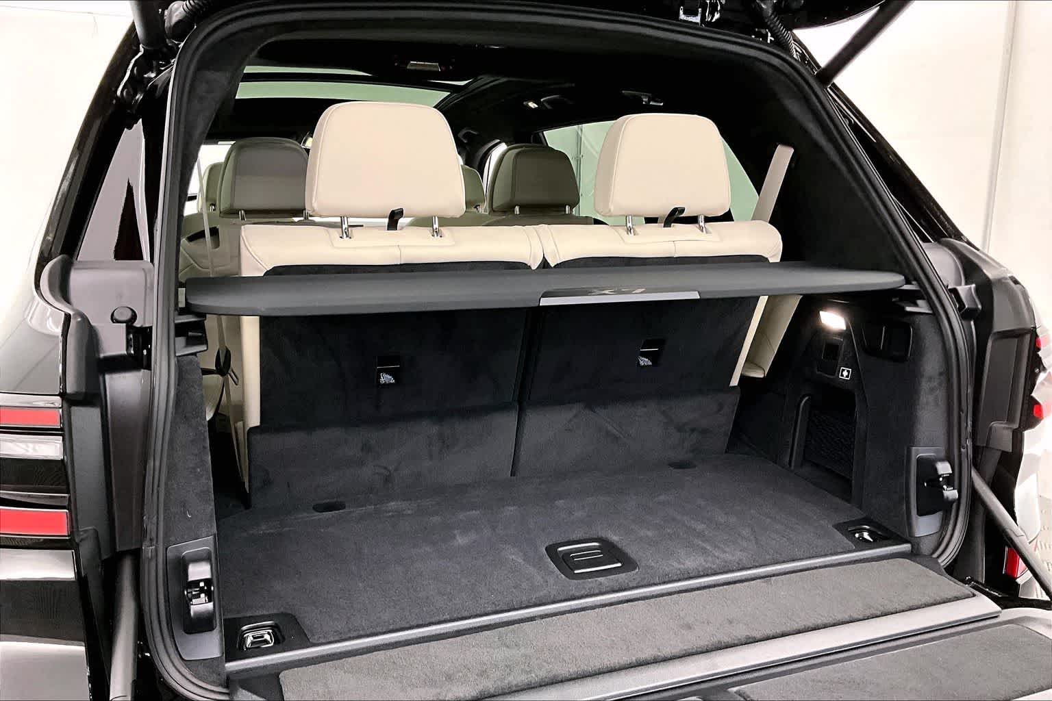 Thumbnail: 2026 BMW X7 - 19