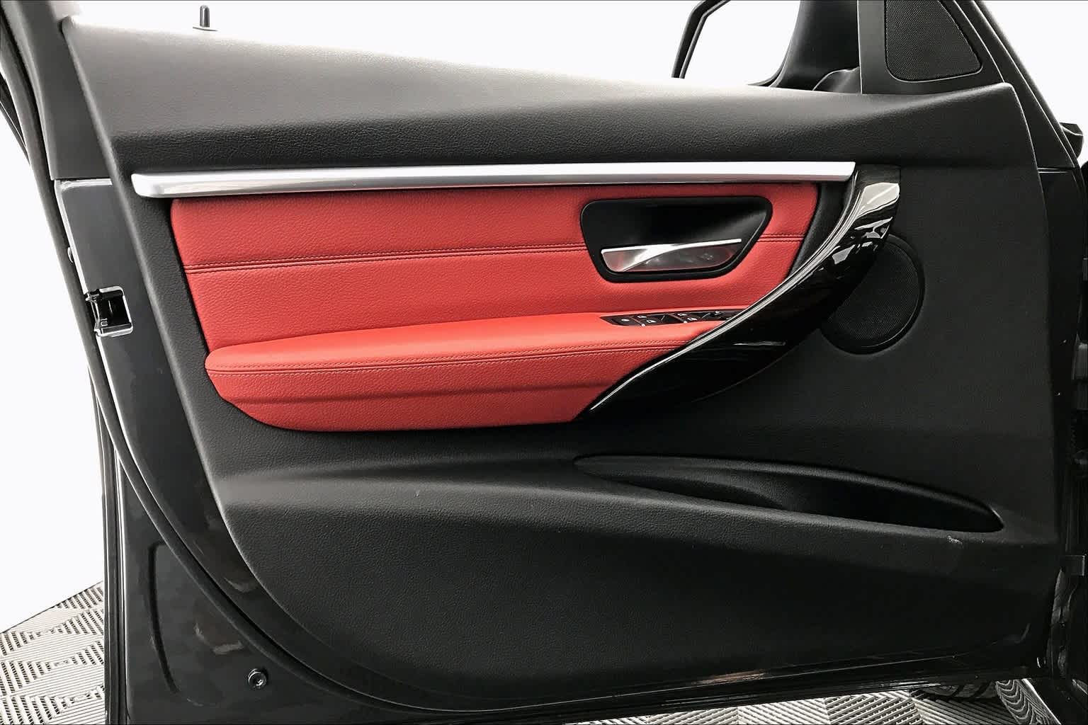 Thumbnail: 2016 BMW 3 Series - 25