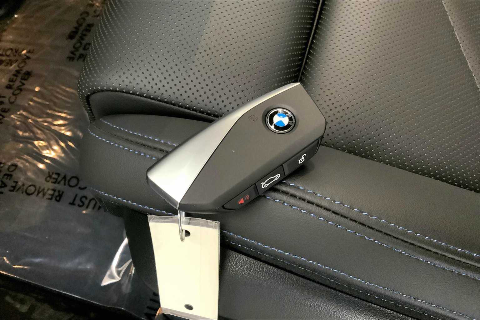 Thumbnail: 2026 BMW i5 - 20