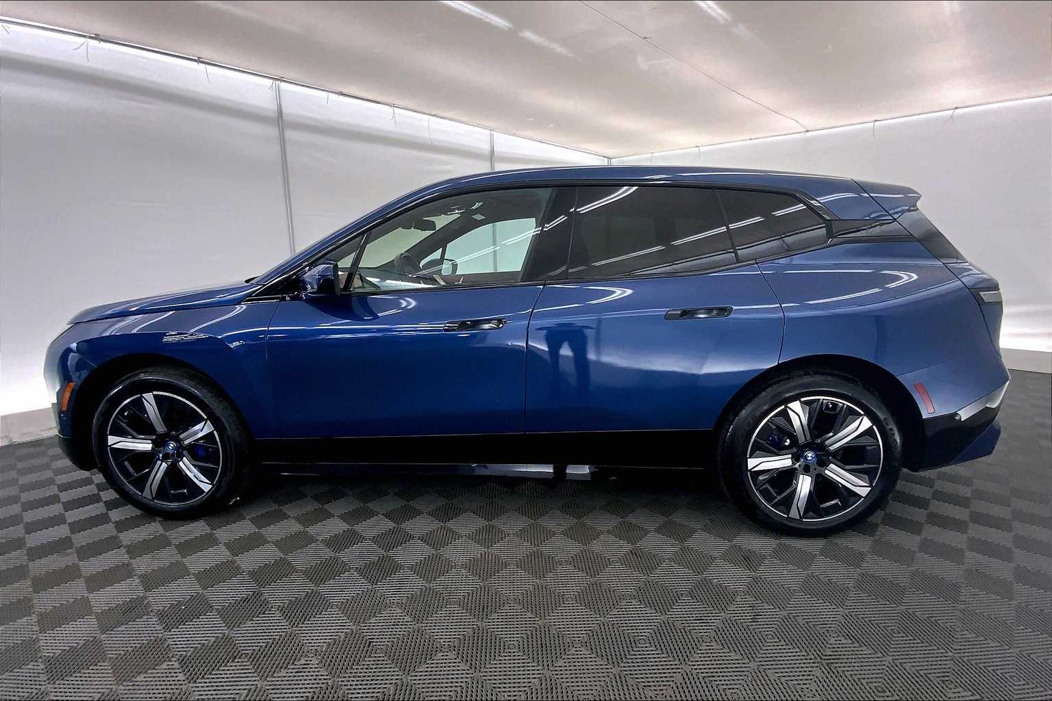 Thumbnail: 2023 BMW iX - 3