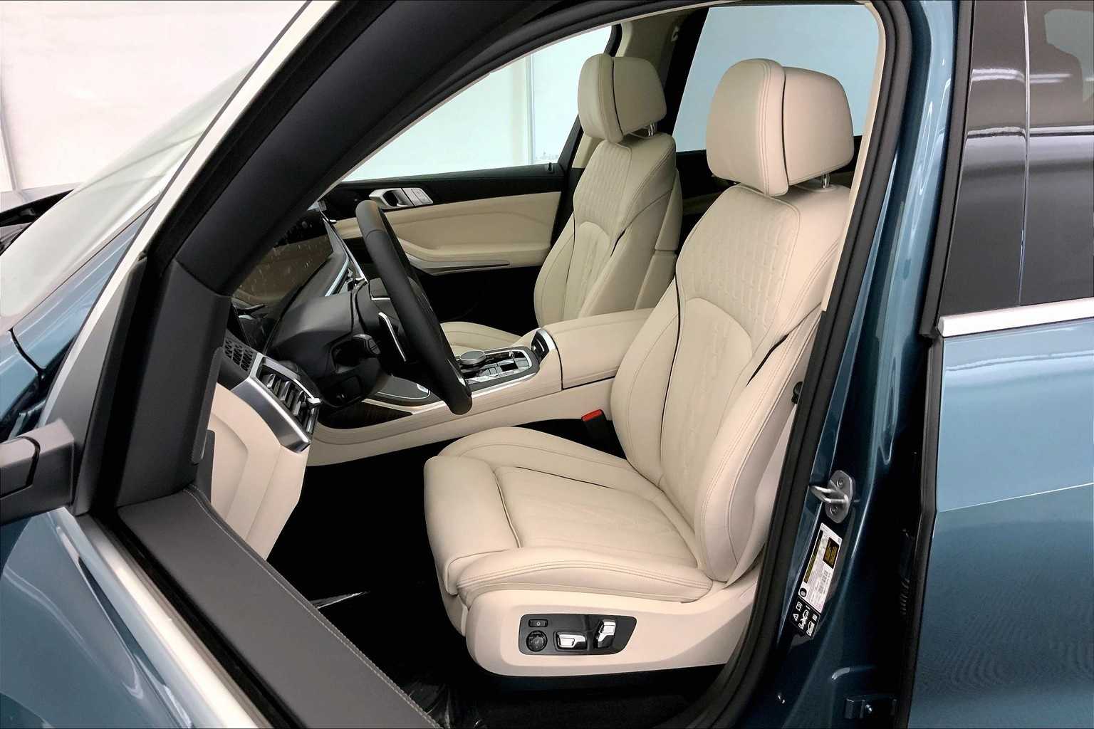 Thumbnail: 2026 BMW X7 - 11