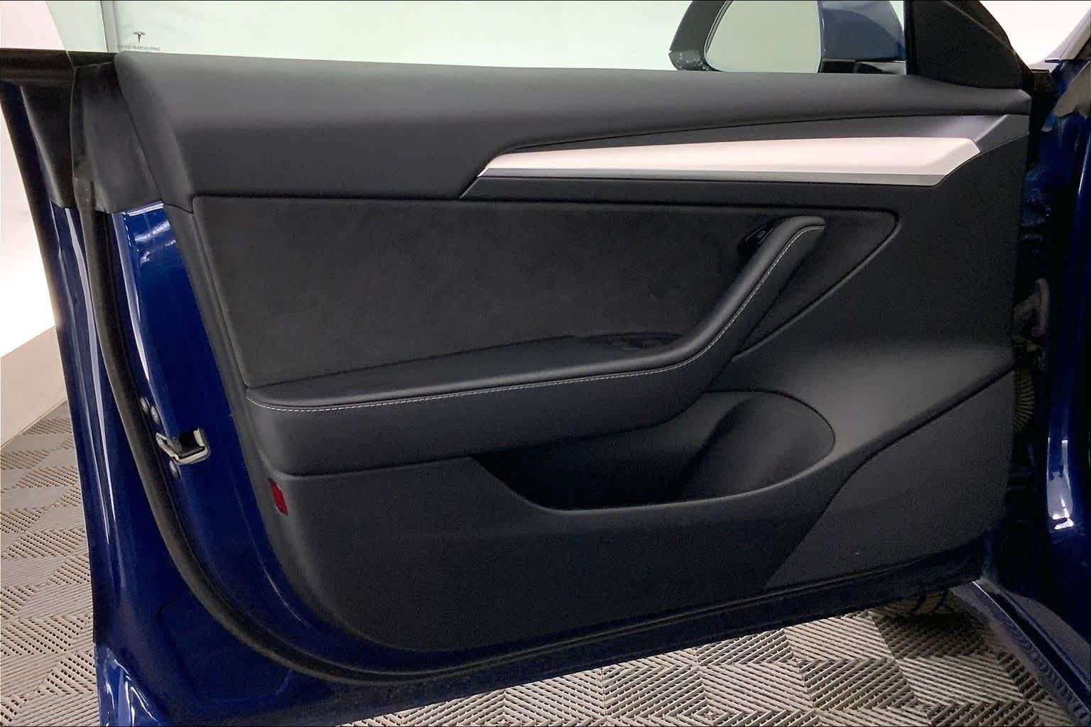 Thumbnail: 2022 Tesla Model 3 - 27