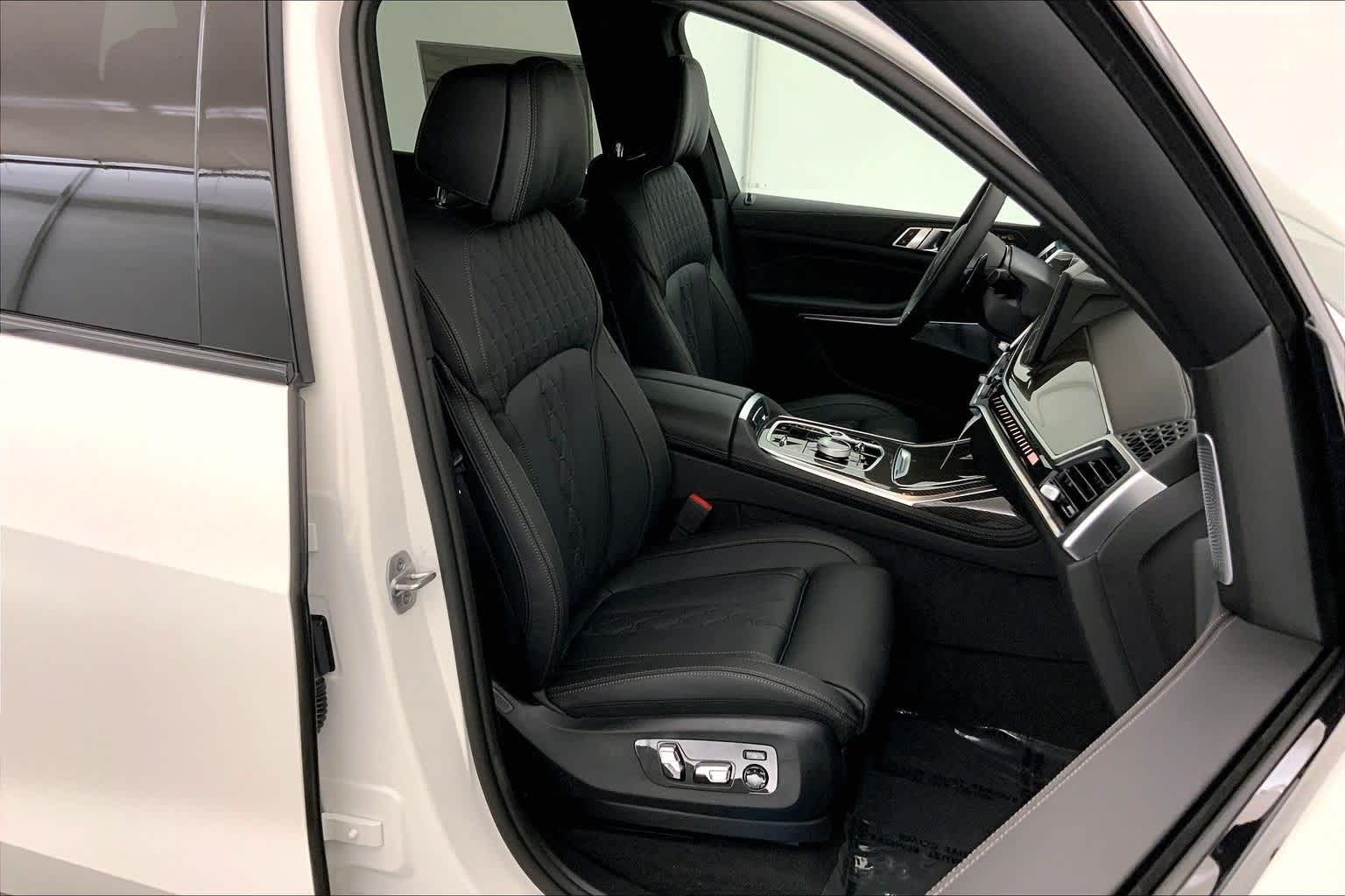 Thumbnail: 2026 BMW X7 - 14