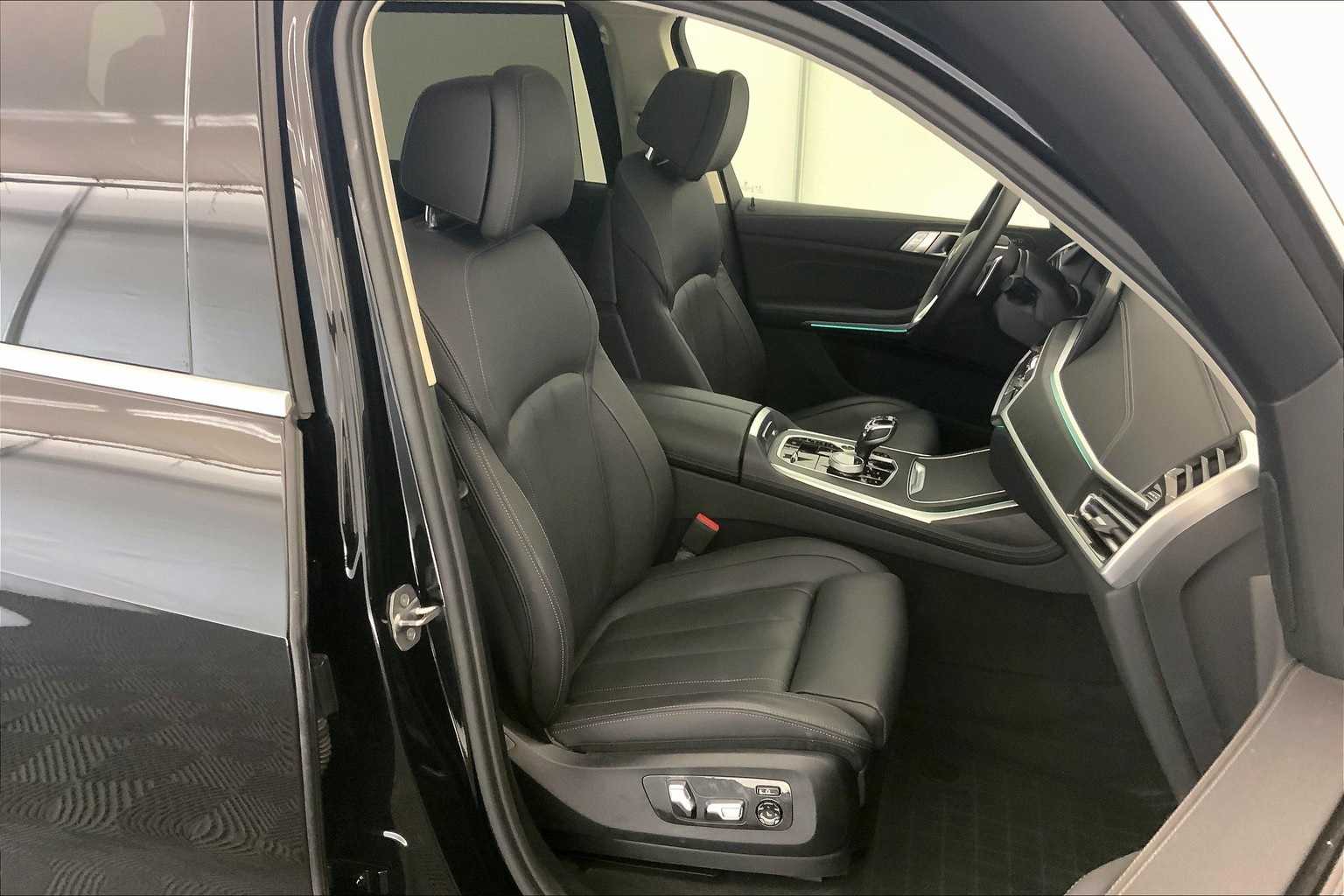 Thumbnail: 2022 BMW X7 - 13